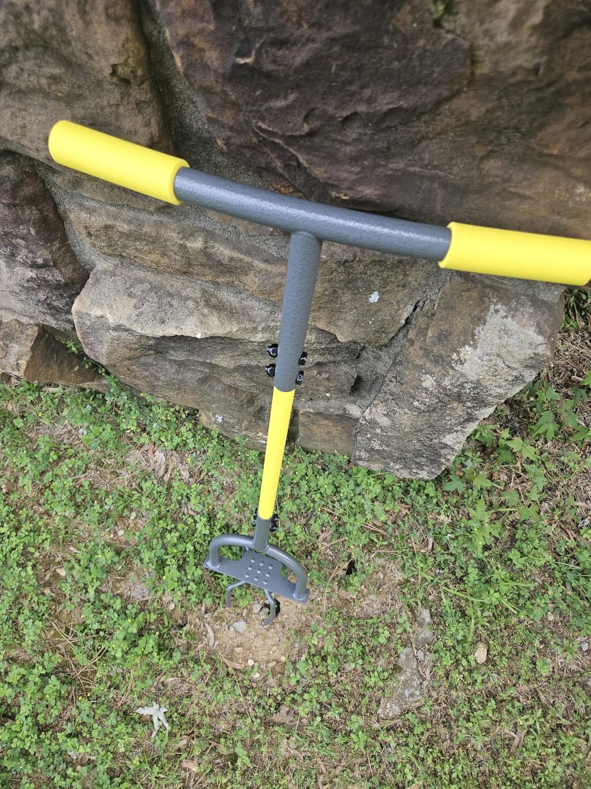 Jardineer Hand Tiller for Gardening, Manual Twist Tiller Cultivator, Heavy Duty Garden Claw, Soil Loosener & Lawn Aerator for Soil Mixing, Garden, Flower Box and Raised Bed customer photo 2