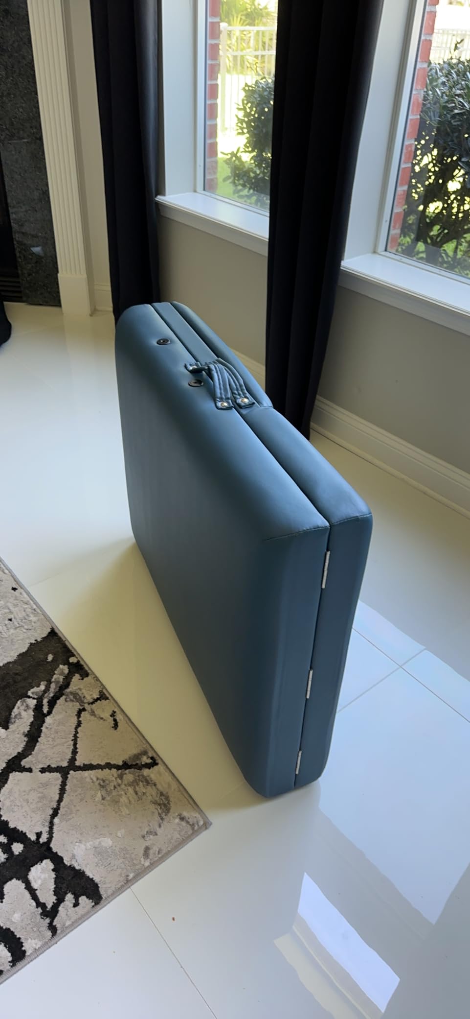 Saloniture Professional Portable Lightweight Tri-Fold Massage Table with Aluminum Legs - Includes Headrest, Face Cradle, Armrests and Carrying Case, Blue customer photo 2