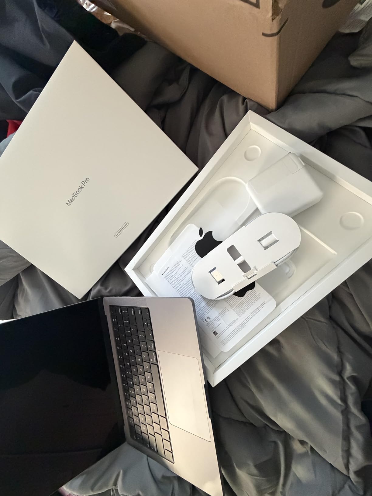 Apple MacBook Pro 2021 with Apple M1 Pro chip (14-inch, 16GB RAM, 512GB SSD) - Space Gray (Renewed) customer photo 2