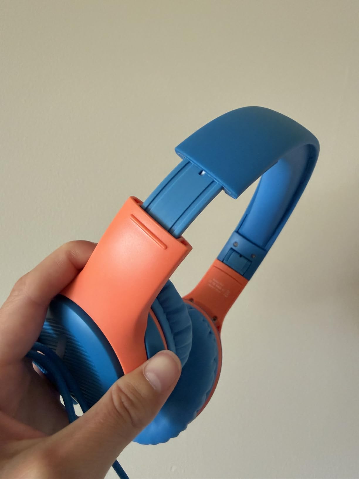 awatrue AT2 Kids Headphones for School with Mic, 85/94dB Safe Volume Limit | 3.5mm Jack, HD Mic, Portable Wired Headphone with Shareport, Stereo Sound On-Ear Headphones for Toddler Girls Boys BlueOrange customer photo 1