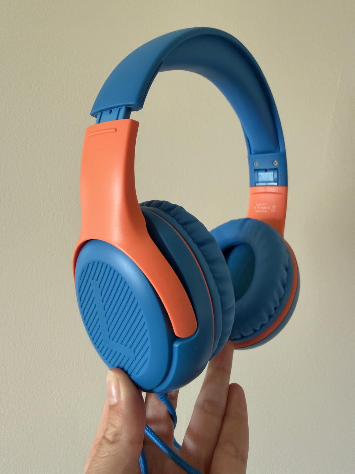 awatrue AT2 Kids Headphones for School with Mic, 85/94dB Safe Volume Limit | 3.5mm Jack, HD Mic, Portable Wired Headphone with Shareport, Stereo Sound On-Ear Headphones for Toddler Girls Boys BlueOrange customer photo 2