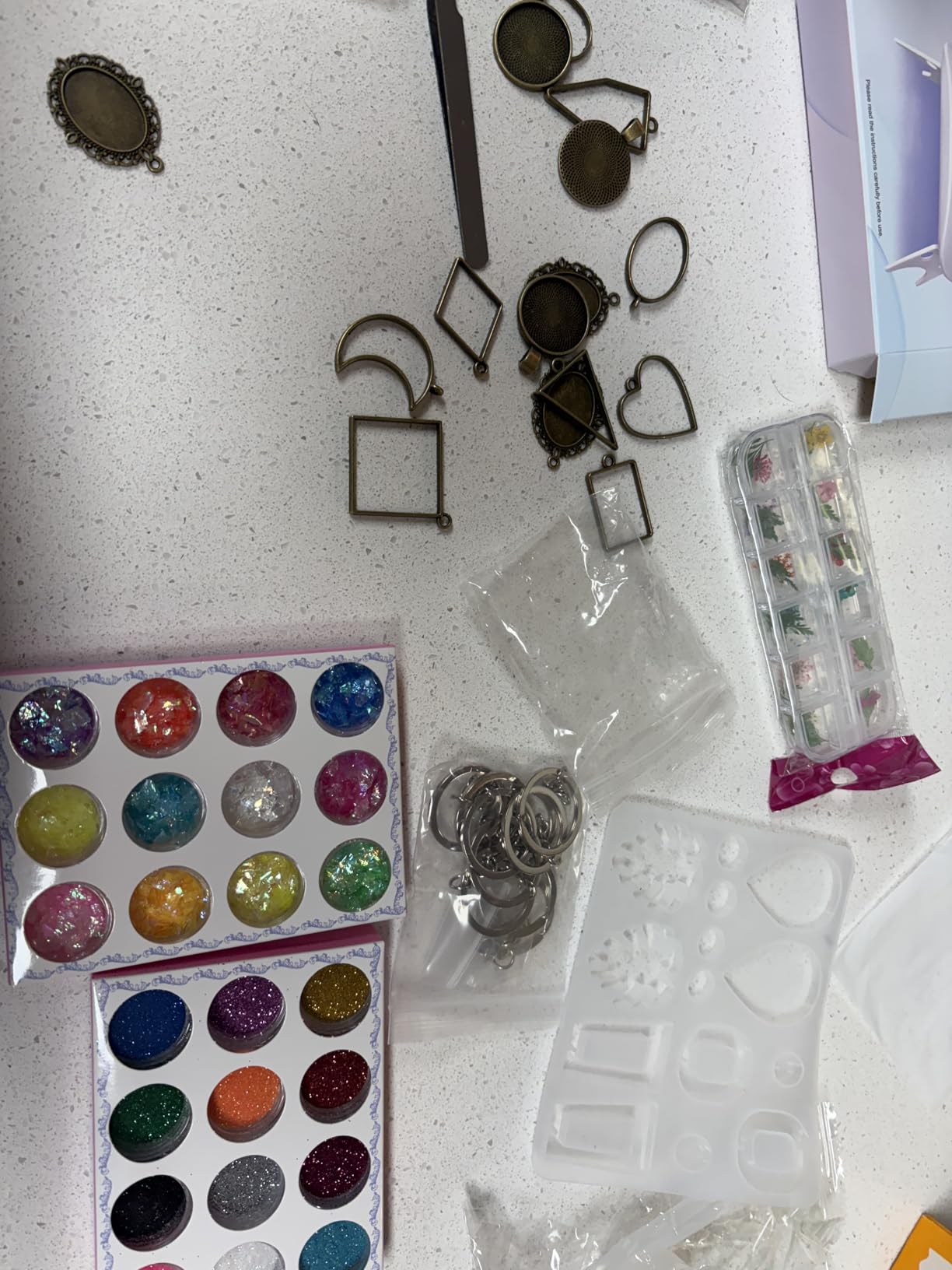 LET'S RESIN UV Resin Jewelry Making Kit - 153Pcs Crystal Clear 250g UV Resin Kit with Light, UV Resin Molds, Resin Starter Kit for Beginners, Keychain&Earring Making, Craft Decor customer photo 1