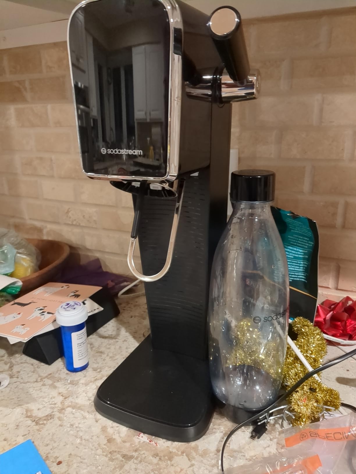 SodaStream ART Sparkling Water Maker, Value Bundle, Includes 2 Quick Connect 60L CO2 Cylinders, 2 Dishwasher Safe BPA Free Bottles, 2 bubly Flavor Drops, Black customer photo 2