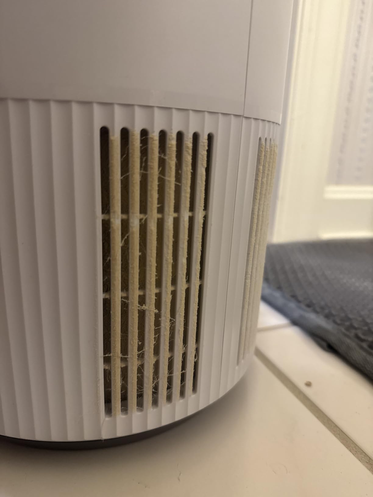 Shark Clean Sense Air Purifier, HP102, White | 500 Sq Ft, Bedroom, Nursery, Home Office, Dorm, HEPA-Exceeding Filter, Captures Pollutants, Pet Dander, Dust, Odor, and More customer photo 2