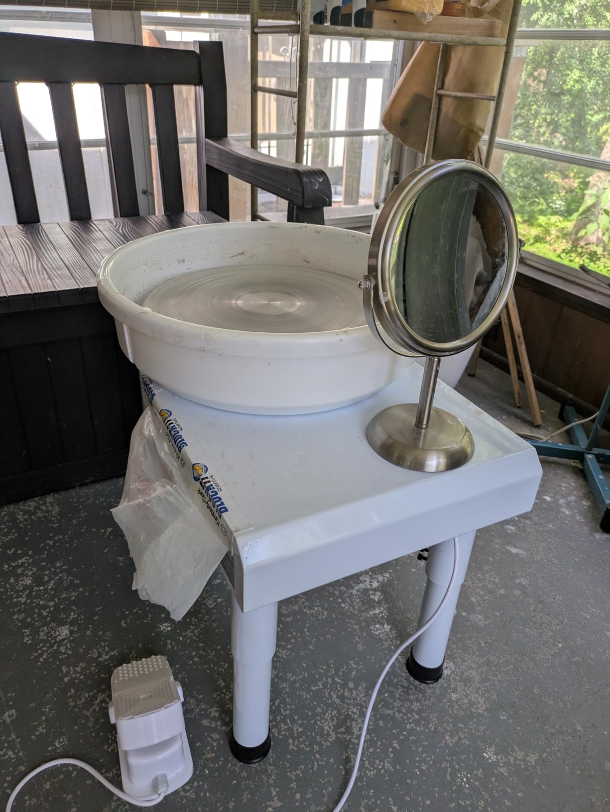 VEVOR 14in/35cm Pottery Wheel for Adults, 0-6in Lift-Table 450W Professional Pottery Kit with Foot Pedal Detachable Basin DIY Art Clay Potter's Wheel for Kids Adults Beginners at Home Pottery, White customer photo 1