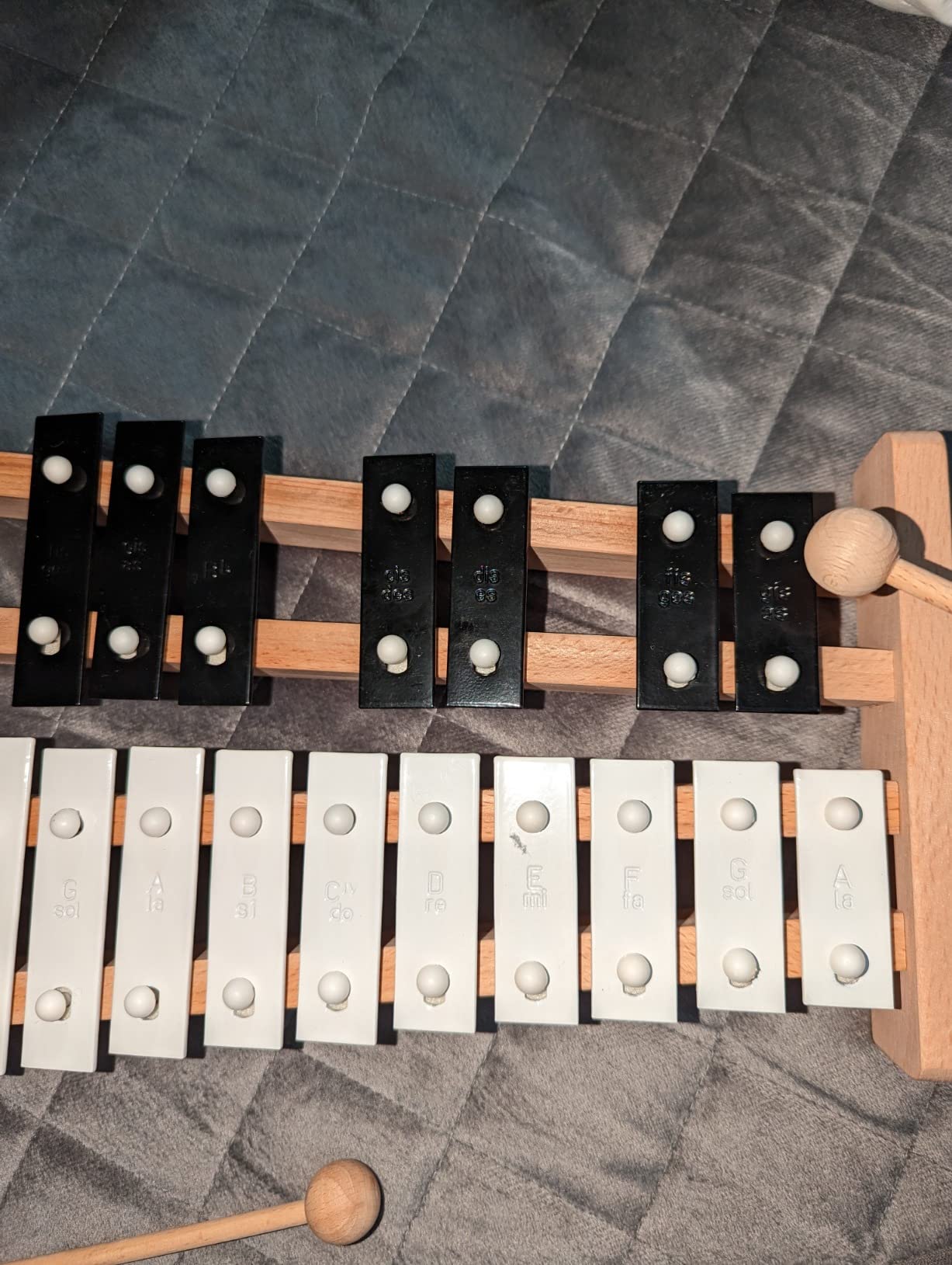 MINIARTIS Glockenspiel Xylophone | Full Size Glockenspiel Xylophone 27 Note Colorful Metal Keys for Adults & Kids | Percussion Musical Instrument Includes 2 Wooden Beaters, Songbook and Carry Case customer photo 1