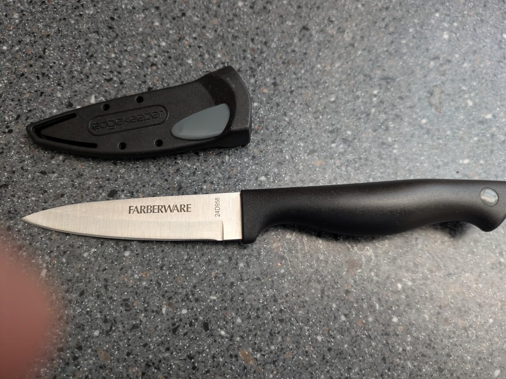 Farberware Edgekeeper 3.5-Inch Paring Knife with Self-Sharpening Blade Cover, High Carbon-Stainless Steel Kitchen Knife with Ergonomic Handle, Razor-Sharp Knife, Black customer photo 2