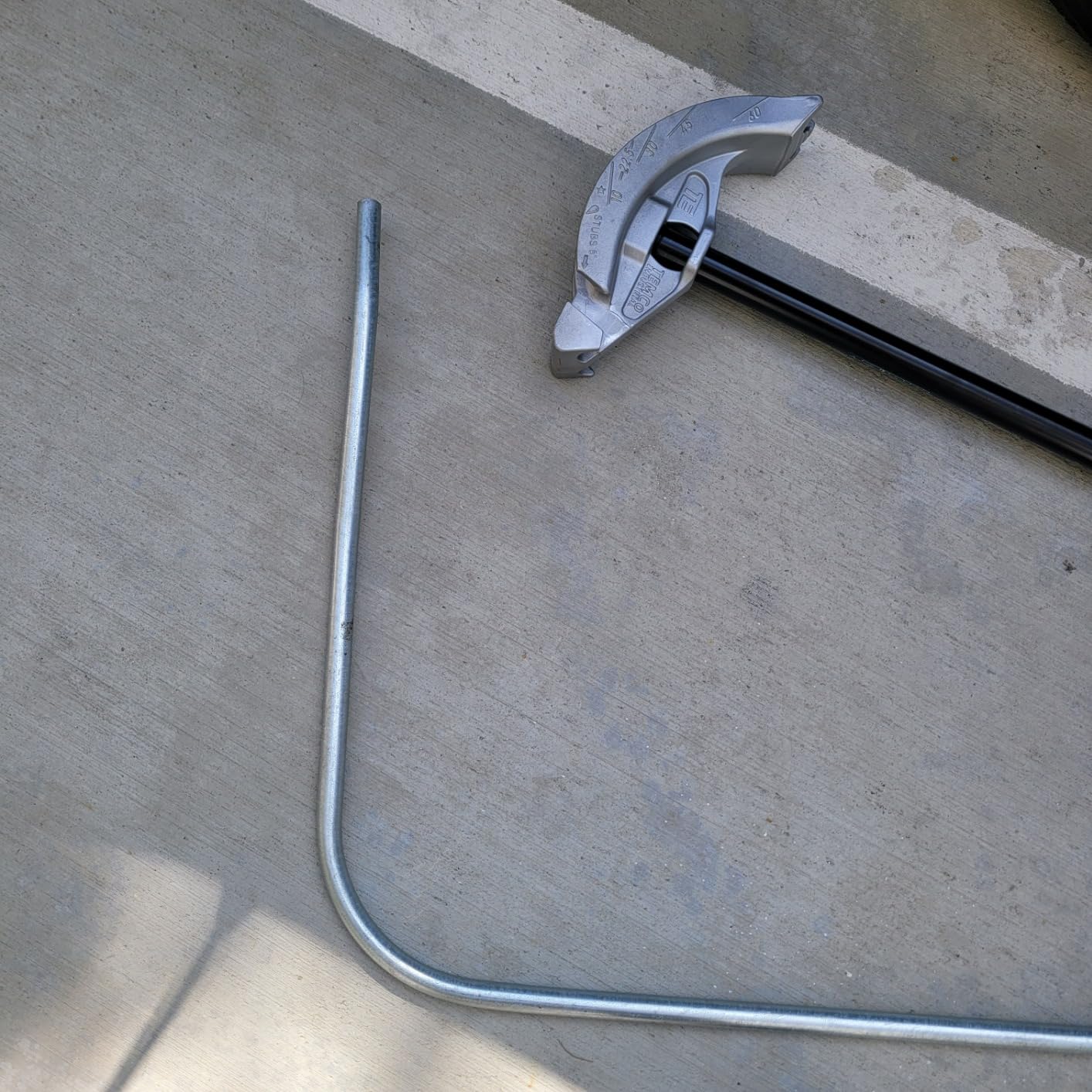 TEMCo 2 in 1 Dual Shoe Conduit Bender - 1/2