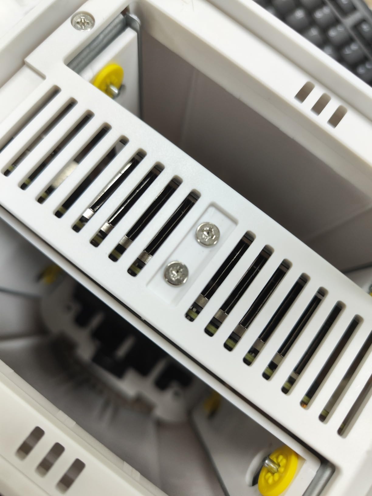 AOOSTAR R7 AMD R7 5825U Mini PC 8C/16T uP, Support 44T(2 * 22T 2 Bay Storage ), Mini Desktop NAS Without RAM/SSD,Dual NVME Slots WiFi 6 Dual 2.5G LAN Soft Router Plex Sever customer photo 2