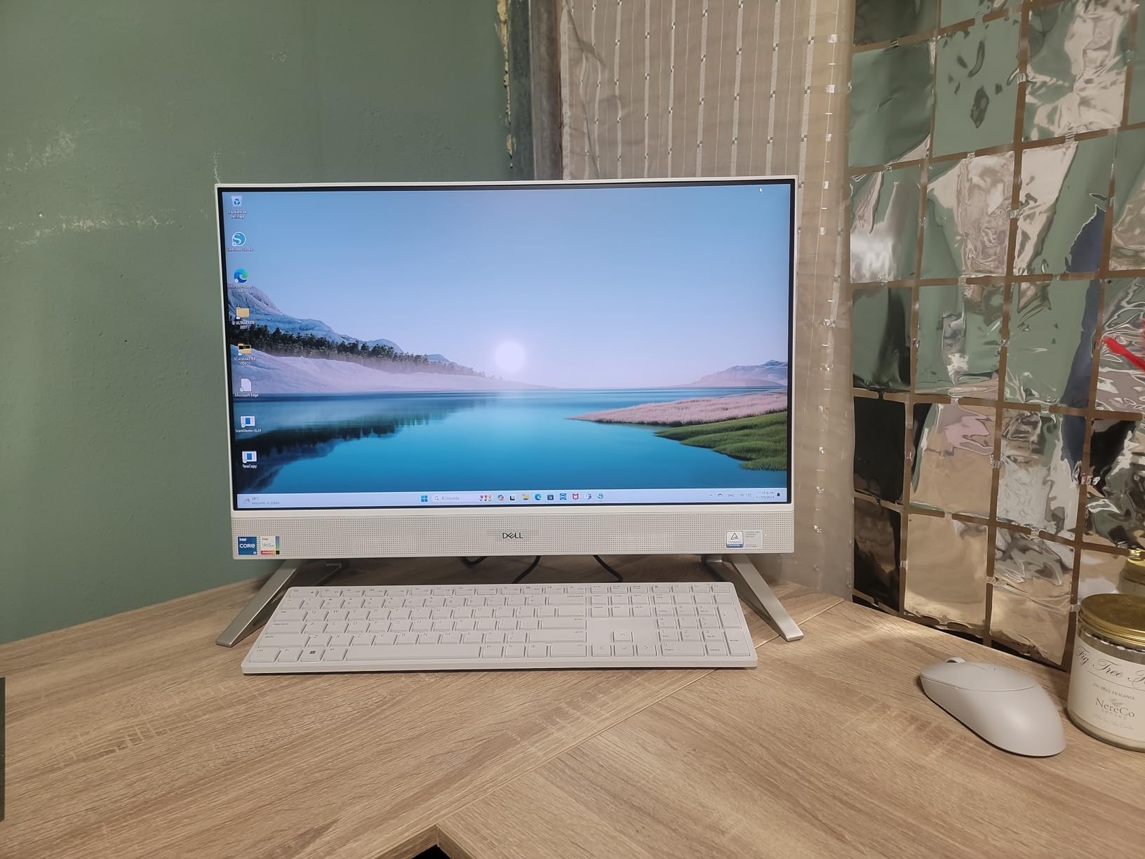 Inspiron 5420 All In One desktop - 23.8-inch FHD 60 Hz Display, Core i5-1335U Processor, 16GB DDR4 RAM, 1TB SSD, Intel Iris Xe Graphics, Windows 11 Home, Premium Support & Dell Migrate - White customer photo 1