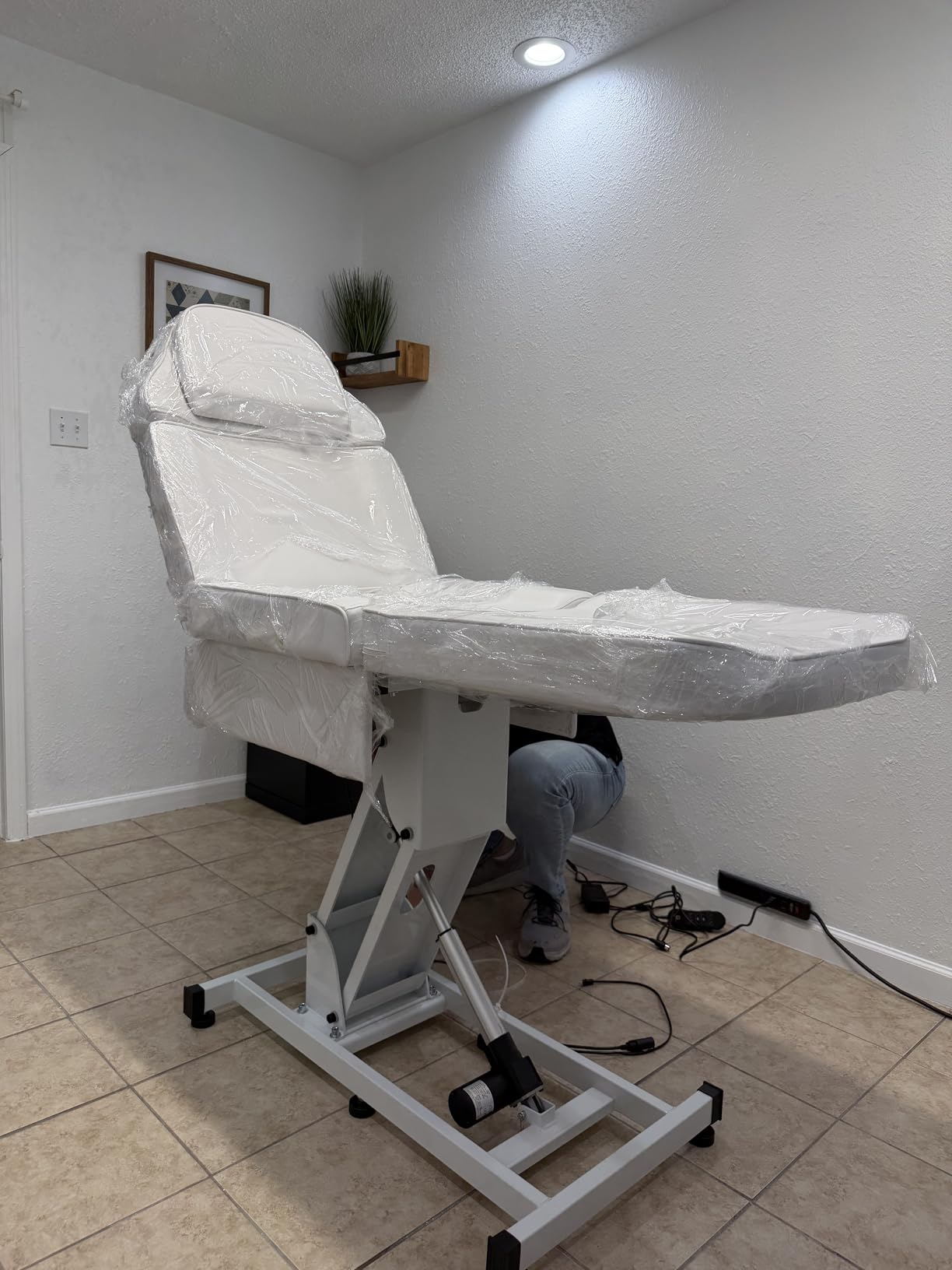 BarberPub 3-Motor Electric Tattoo Chair Salon Massage Facial Bed White 2751 | Height 25.2-37 in, 480 lbs, PVC leather, 3 motor electric remote, esthetician salon spa massage tattoo facial adjustable bed customer photo 1