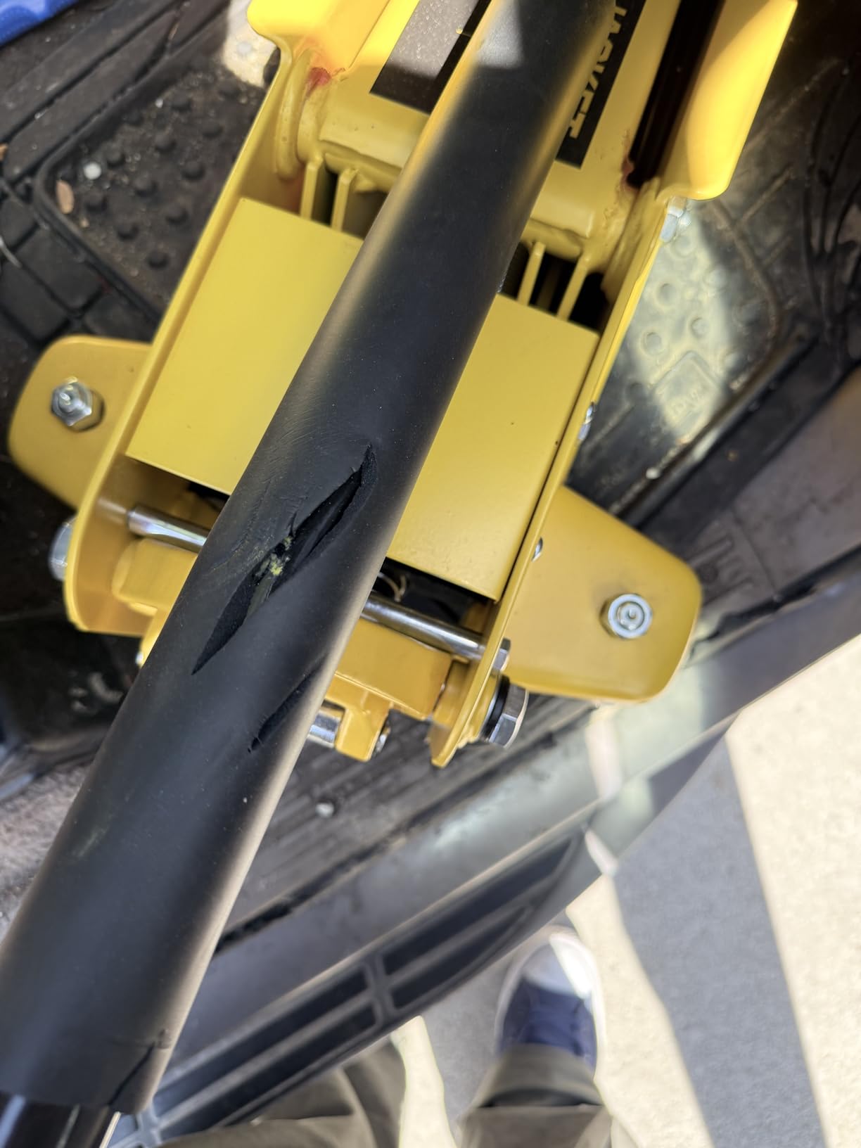 YELLOW JACKET Hydraulic Floor Jack, Quickly Lift Car Jack with Dual Pumps, Heavy Duty Steel Service Jack, 3 Ton (6600 lb) Capacity customer photo 1
