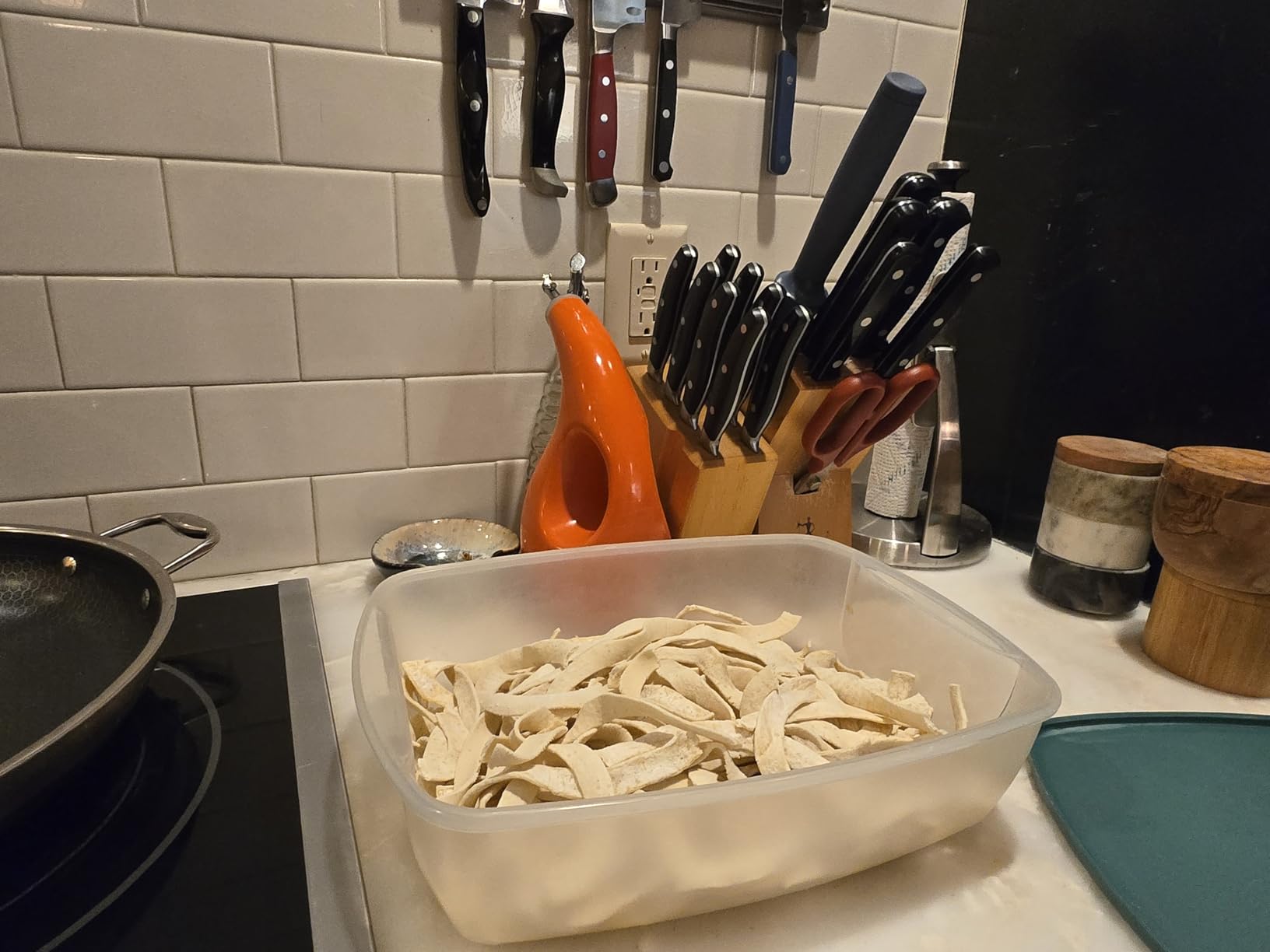 Philips 7000 Series Pasta Maker, ProExtrude Technology 150W, 8 discs, Perfect Mixing Technology, Prepare up to 8 Portions, HomeID App, White (HR2660/03) customer photo 1