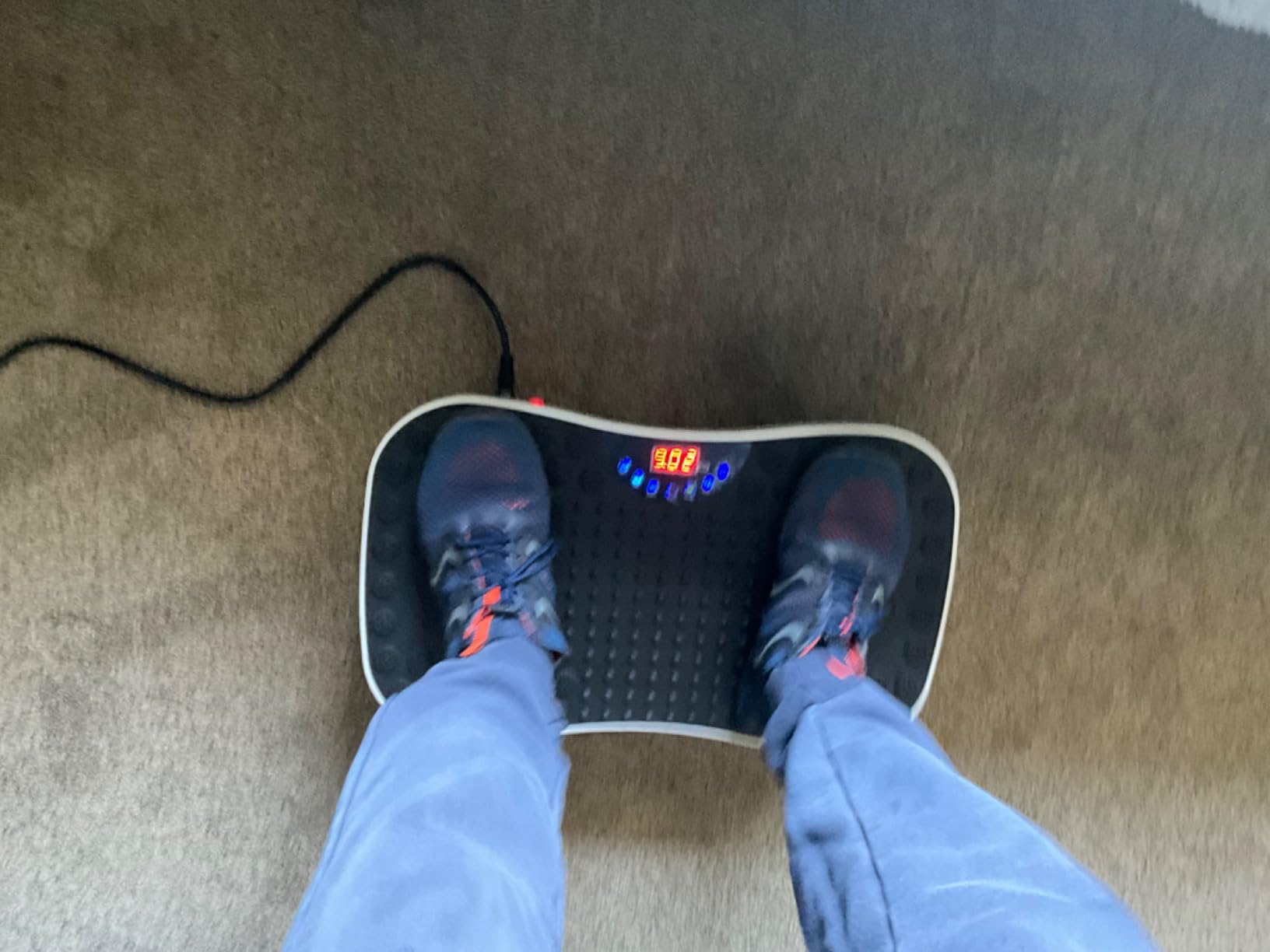 Lunix LX18 Vibration Plate Exercise Machine with Handles & Magnetic Acupoints, Power Platform for Lymphatic Drainage, Full Body Workout Home Fitness Equipment with Phone Holder customer photo 2