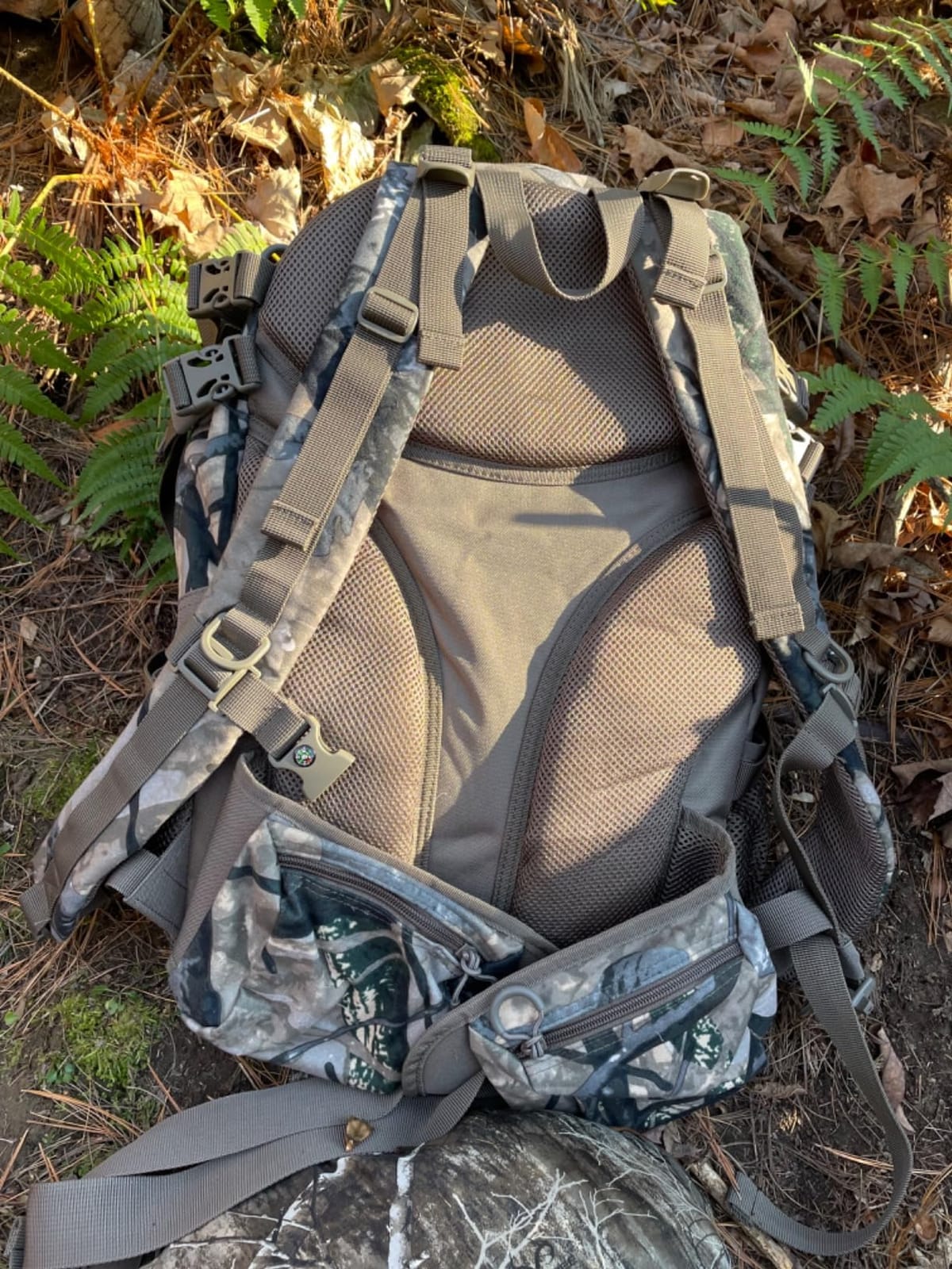 YVLEEN Hunting Backpack, Waterproof Camo Hunting Packs for Men, Durable Large Capacity Hunting Day Pack for Rifle Bow Gun customer photo 2