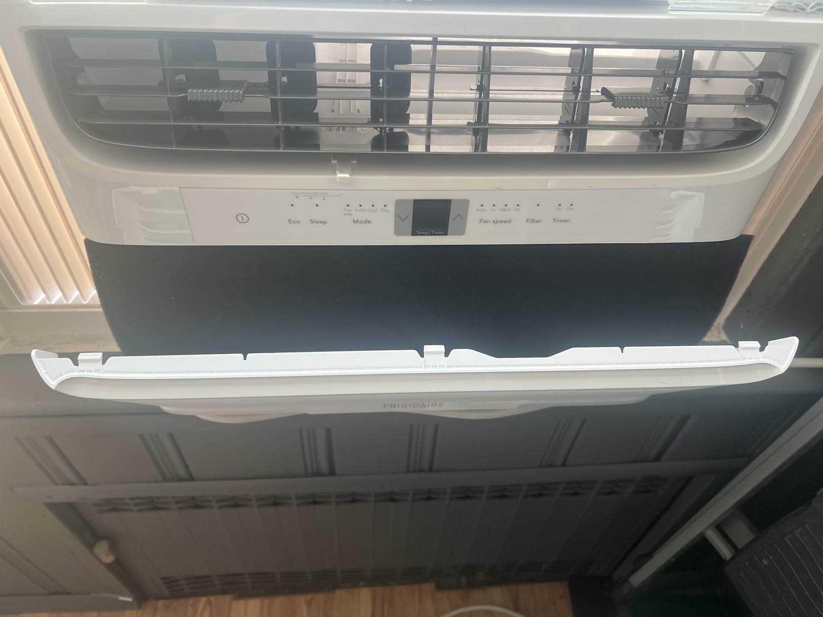 Frigidaire 10,000 BTU Window Air Conditioner with Remote Control, Cools Up to 450 Sq. Ft., Quiet Operation, Eco Mode, 3 Fan Speeds, Auto Restart, White customer photo 1