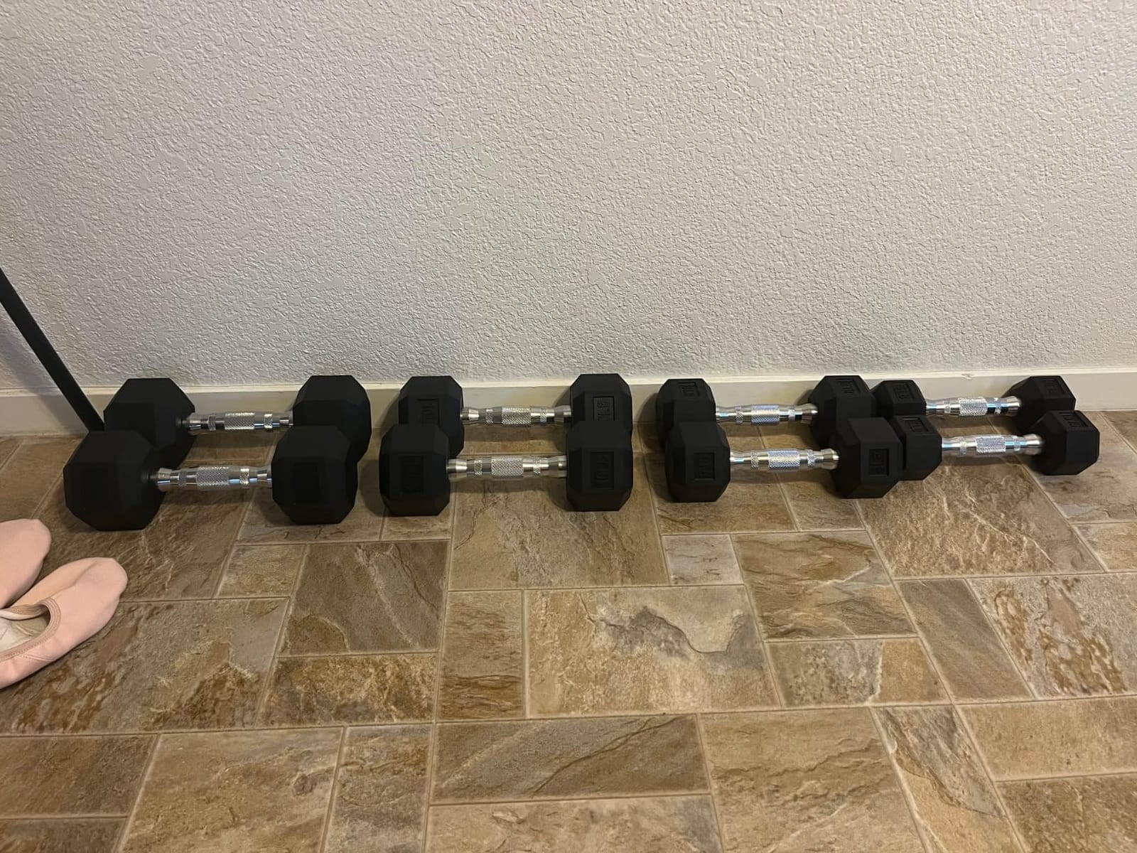 HANDBODE Hex Dumbbell Set of 2, Rubber Encased Fixed Dumbbells, 2.5-65 lb | Non-Slip Comfortable Handles, Hand Weights for Strength Training, Ideal for Home Gym Workouts customer photo 1