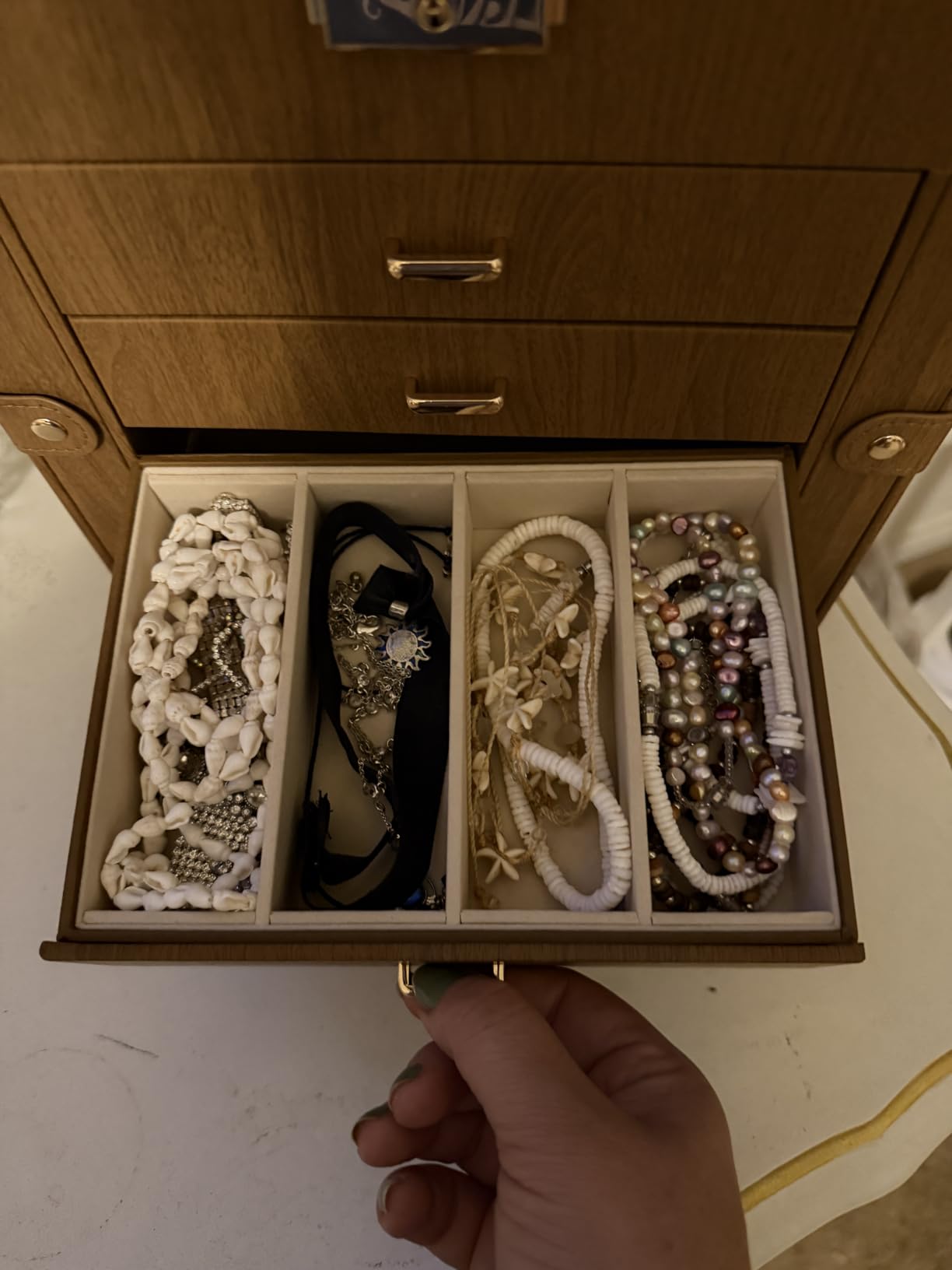 Homde Synthetic Leather Huge Jewelry Box Mirrored Watch Organizer Necklace Ring Earring Storage Lockable Gift Case (White + Gold) customer photo 1