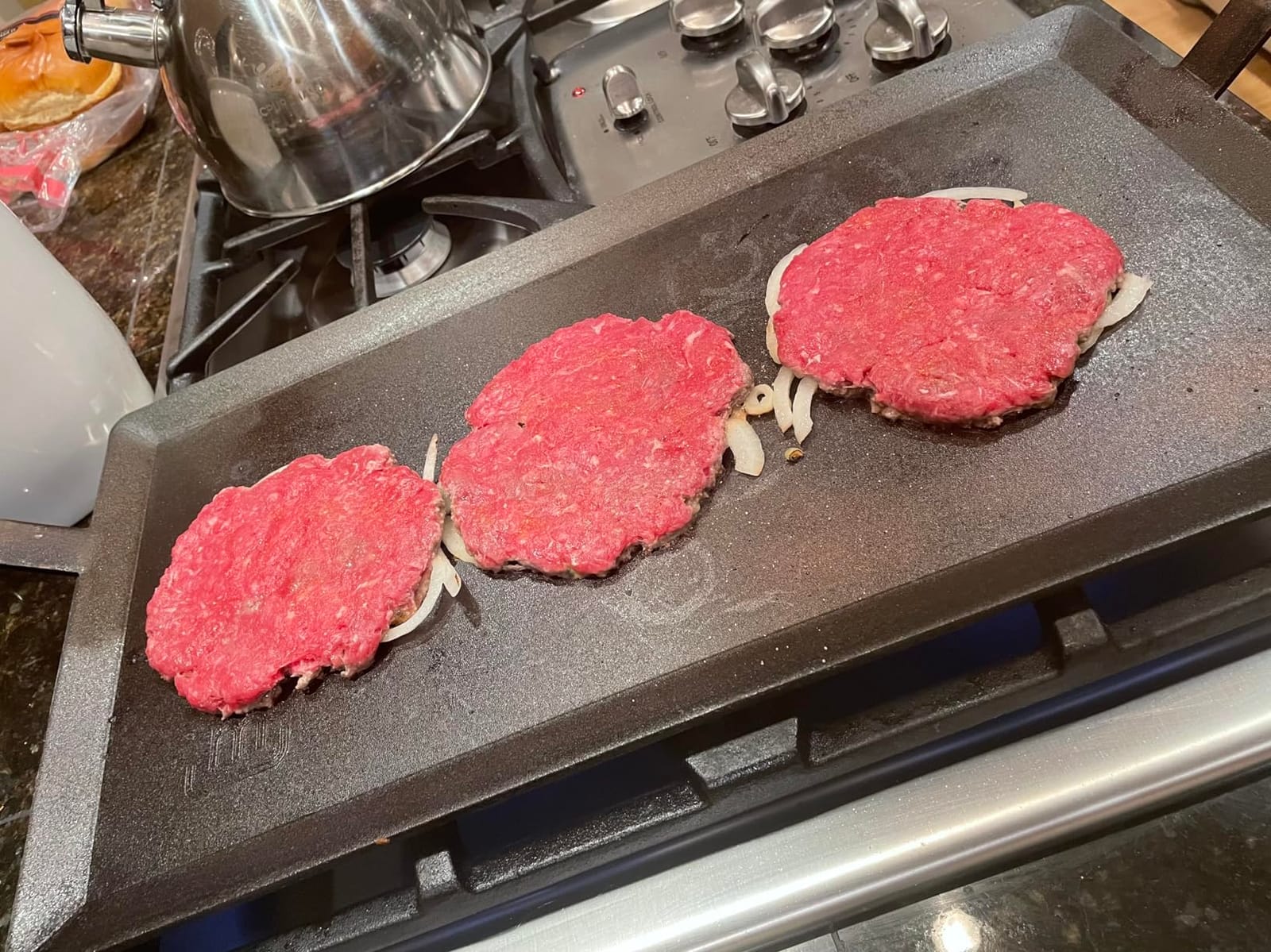 Made In Cookware - Carbon Steel Griddle + Grill Press - Professional Cookware - Crafted in Sweden - Induction Compatible customer photo 1