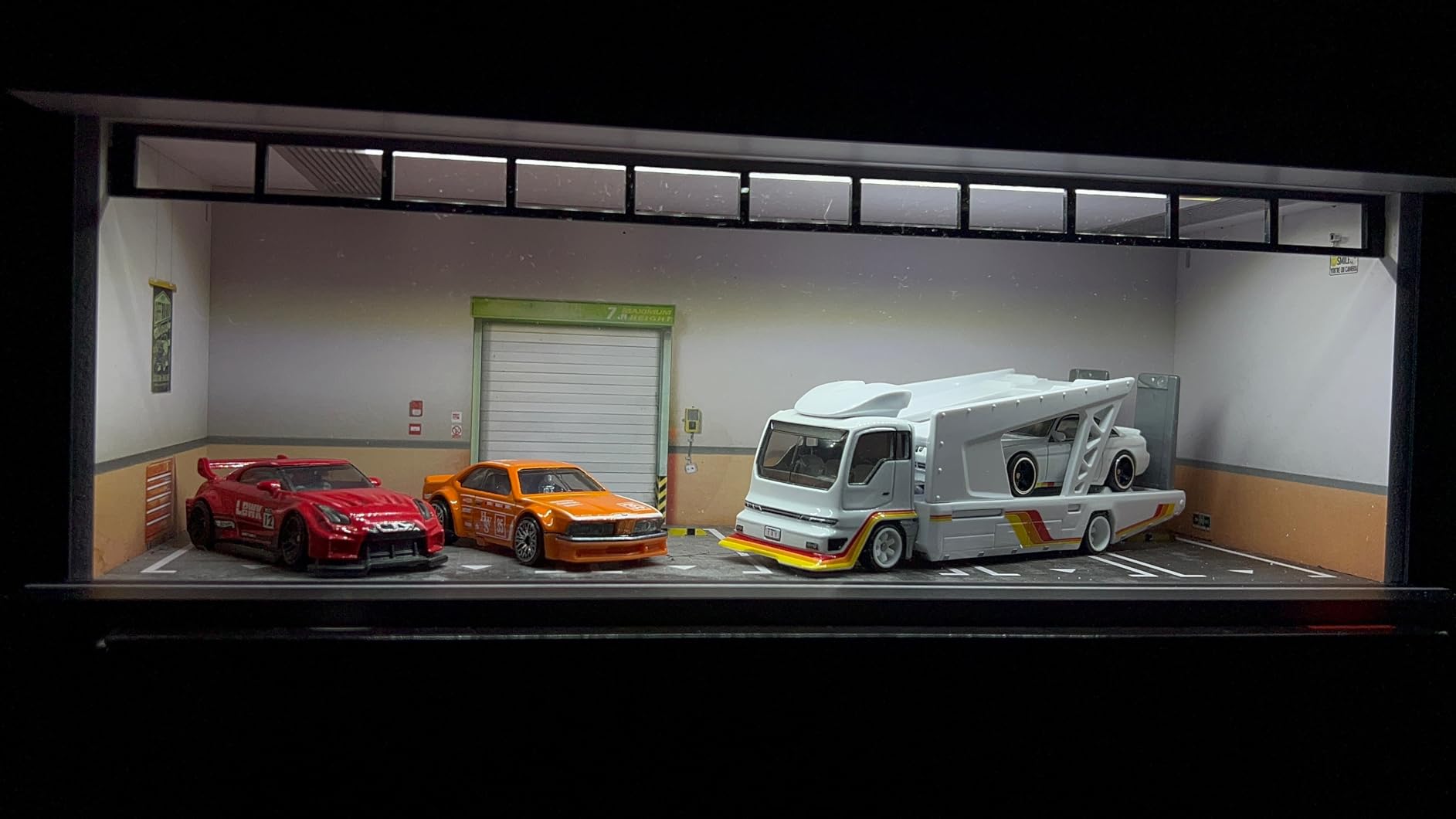 Bivitre 1/64 Diorama Display Case with LED Lights for 1/64 Scale Model Car | Stackable Garage Compatible with Hot Wheels Matchbox Mini GT Diecast Cars customer photo 2