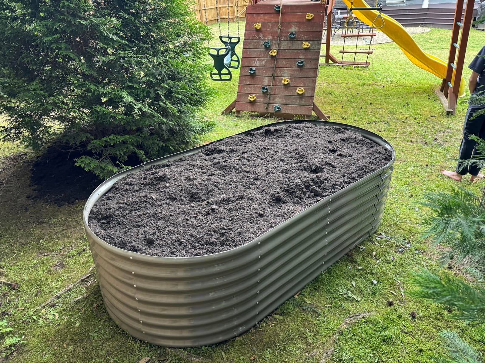 A ANLEOLIFE 8x4x2ft Galvanized Raised Garden Bed Kit, Oval Metal Deep Root Planters for Outdoor Plants Vegetables Flowers Herb, Large Bottomless, 478 Gallon Capacity- Quartz Grey customer photo 2