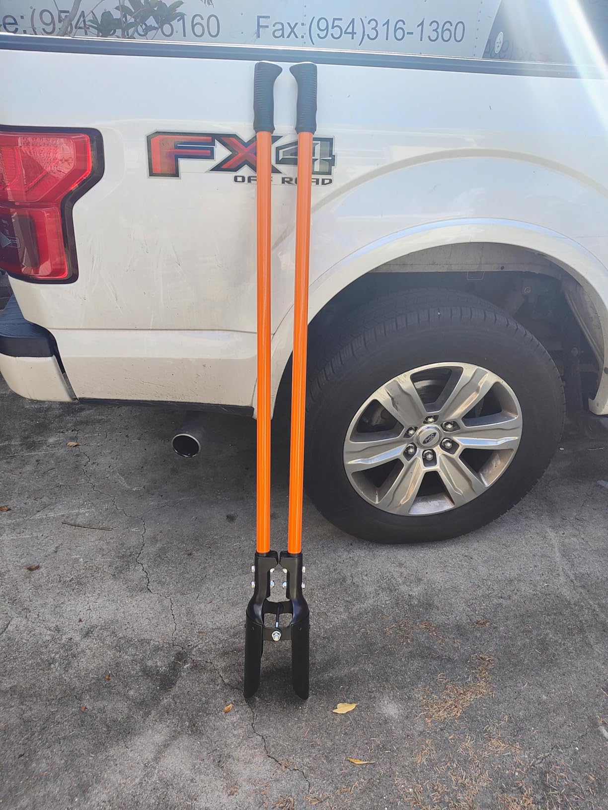 Nohovu Post Hole Digger, Heavy Duty with Fiberglass Handle, Carbon Steel Blades, 58 Inches, Orange & Black customer photo 1