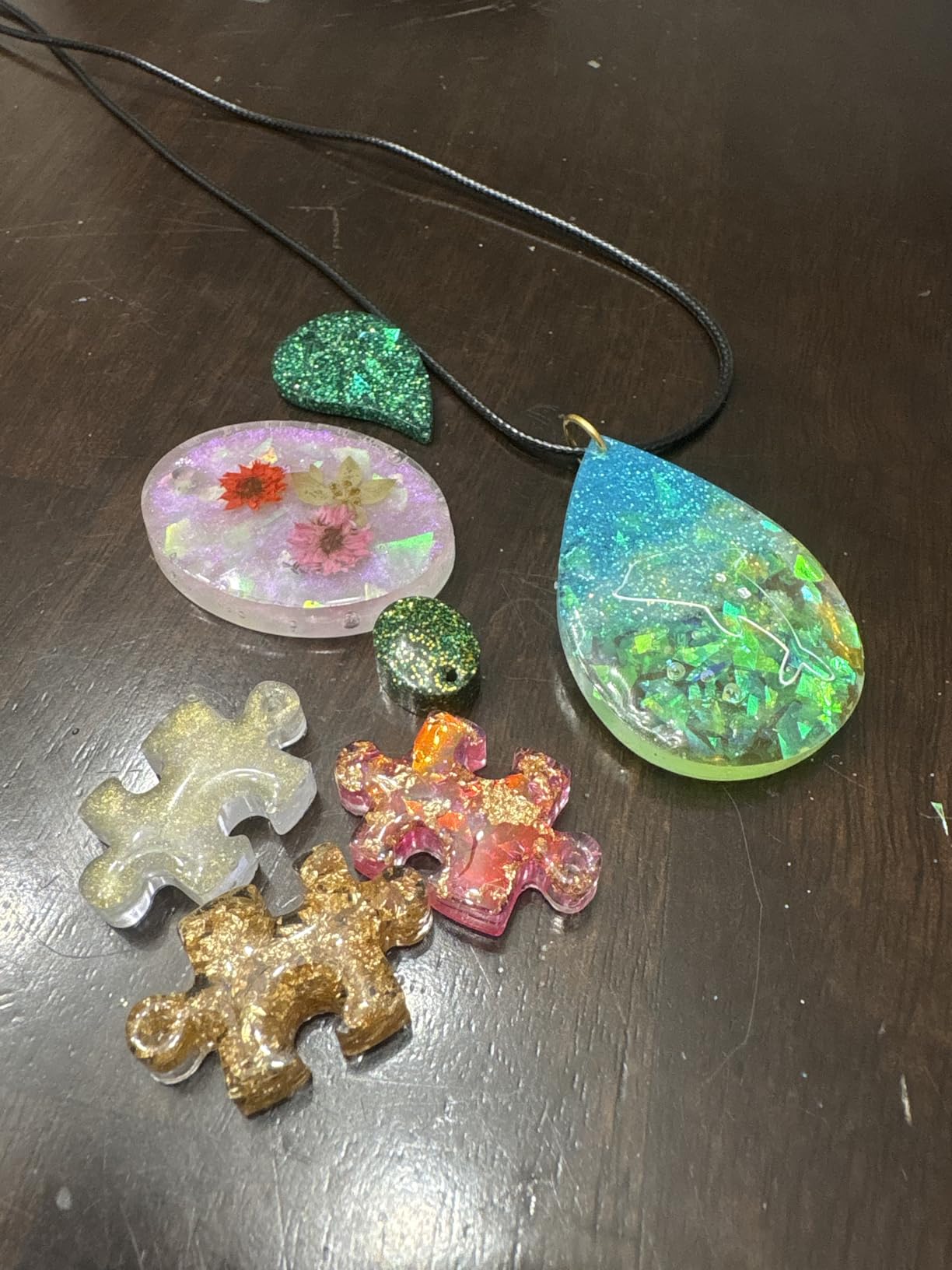 KISREL UV Resin Jewelry Making Kit, 300g Crystal Clear Resin with Light and Molds, DIY Jewelry Making Kit, Resina Starter Kits for Keychain and Earring customer photo 2