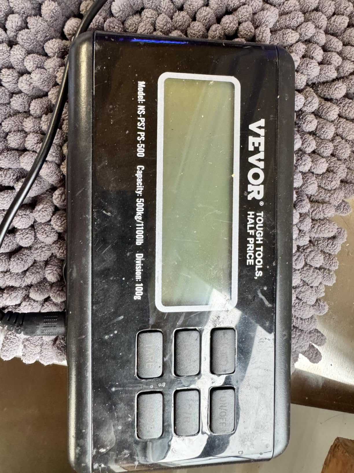 VEVOR 880Lbs x 0.2Lbs Livestock Scale Shipping Scales Large Platform 40.6x20.9Inch Stainless Steel Vet Scale Industrial Floor Scale customer photo 1