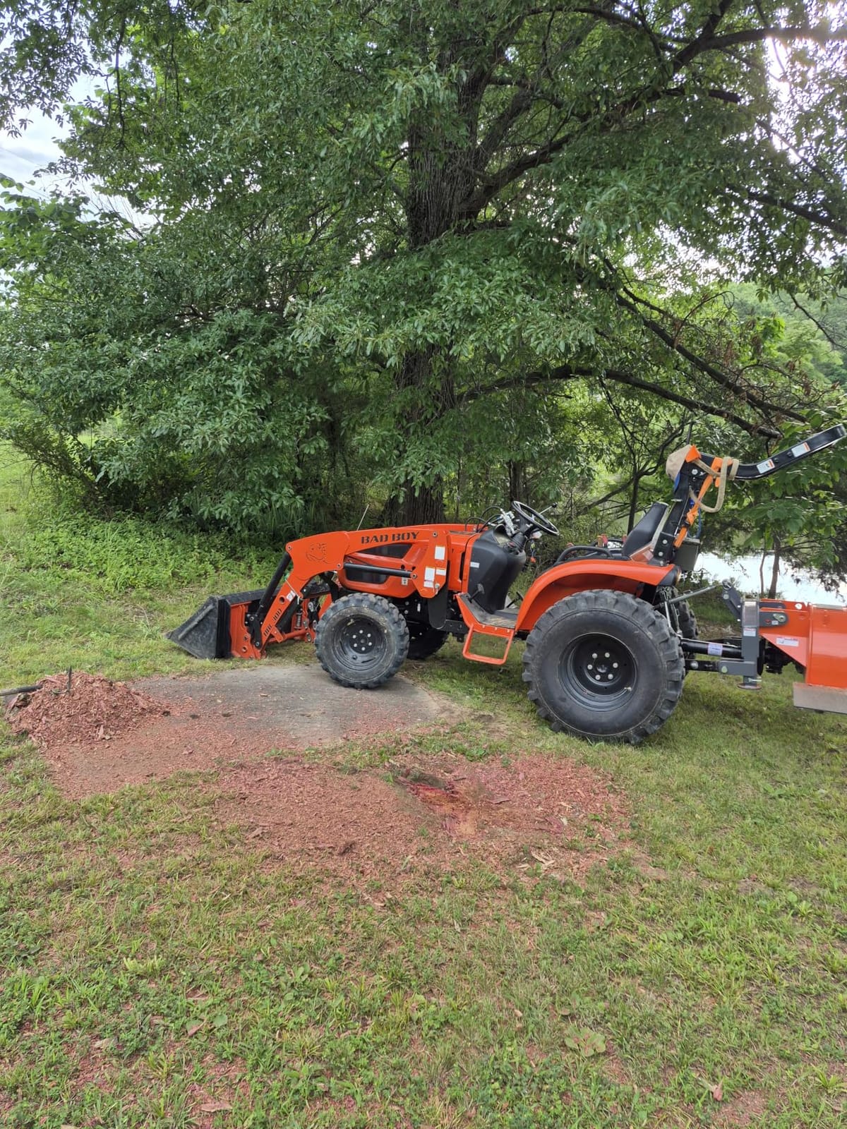 MechMaxx Heavy Duty 3-Point PTO Powered Stump Root Grinder For 15-45HP Tractors With 34 Carbide Teeth, 6'' Cutting Depth, 24'' Flywheel Diameter, Model SG24 Orange customer photo 2