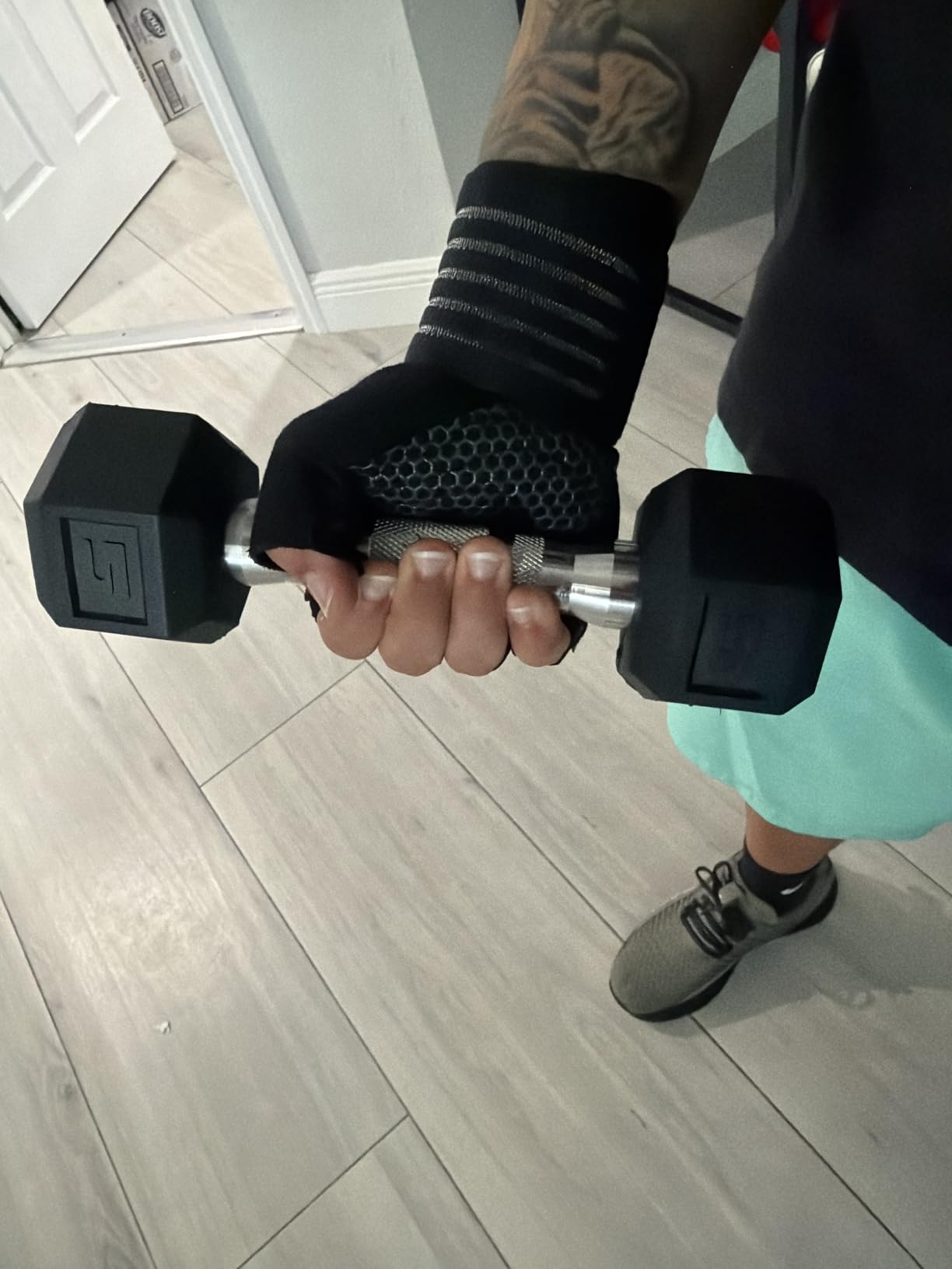 CAP Rubber Coated Dumbbell Weights, Free Weights for Home Gym Strength Training, Anti-Roll Hex Dumbbells with Black, Chrome & Comfort Grip Handles, Pairs & Sets customer photo 1