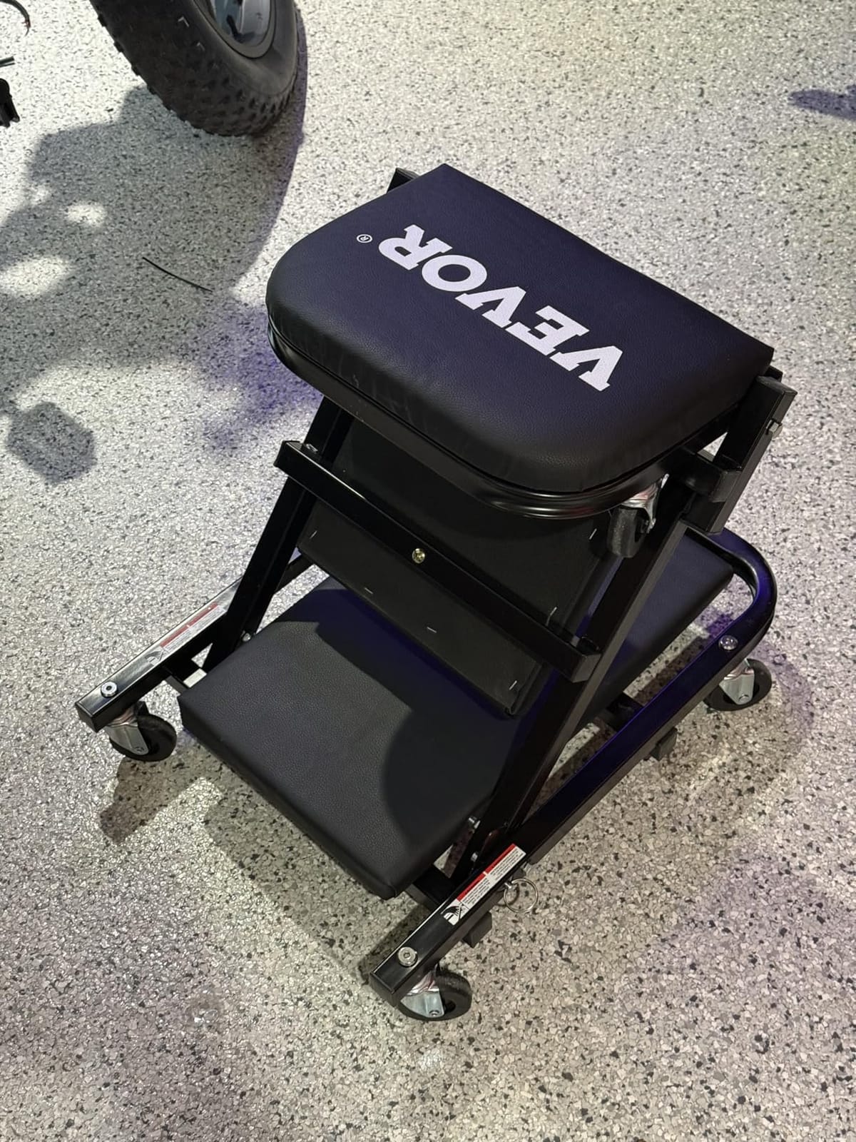 VEVOR Foldable Z Garage Creeper, 40 in, 450 lbs Load Capacity Rolling Folding Mechanic Creeper Stool, with 6 Universal Wheels Padded Seat Steel Frame, Lay Down or Sit Chair for Garage Shop or Home customer photo 1