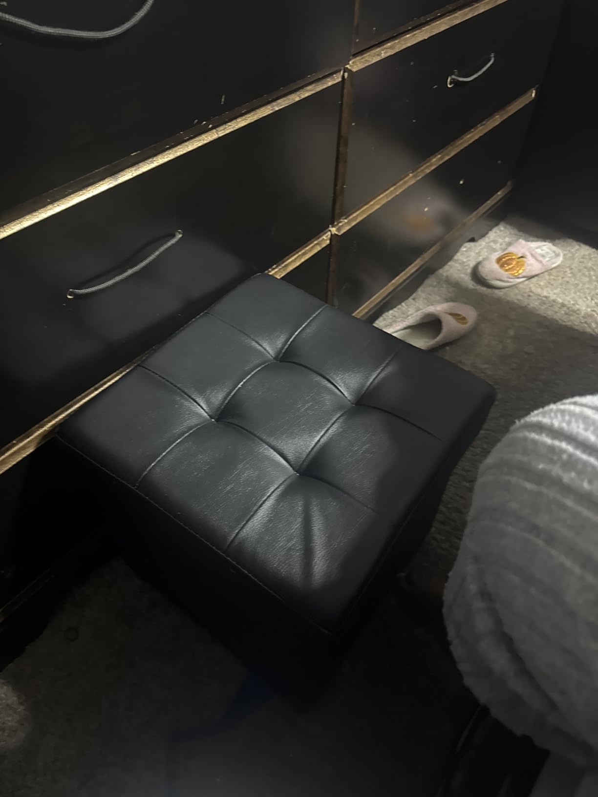 SONGMICS Storage Ottoman, Cube Ottoman with Legs, 15 x 15 x 15.7 Inches, Footstool, Footrest, 10 Gal. (37 L), Synthetic Leather, for Bedroom, Living Room, Dorm, Coffee Brown ULSF0512K03 customer photo 2