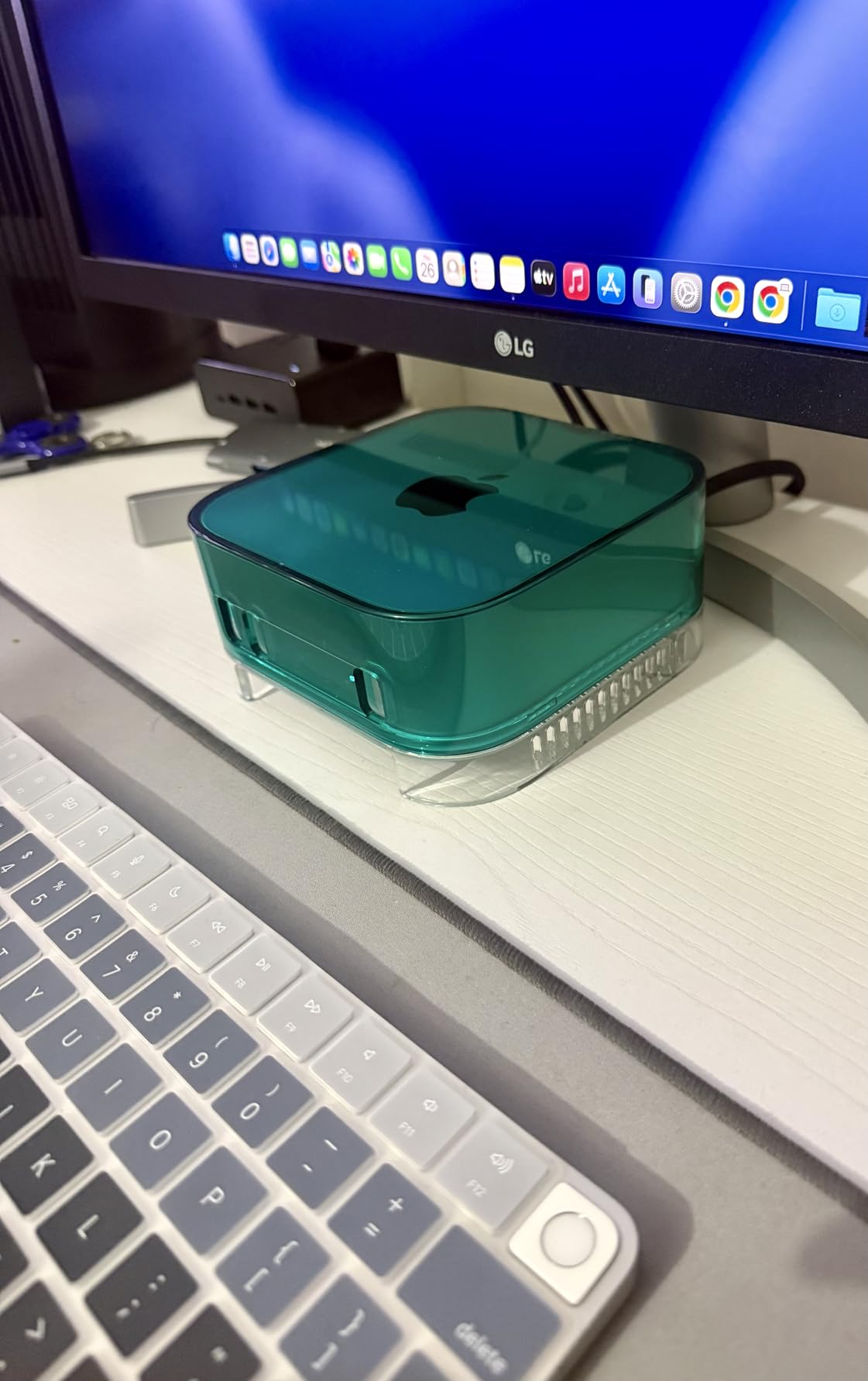 2024 Mac mini Desktop Computer with M4 chip with 10-core CPU and 10-core GPU: Built for Apple Intelligence, 16GB Unified Memory, 512GB SSD Storage, Gigabit Ethernet. Works with iPhone/iPad customer photo 2