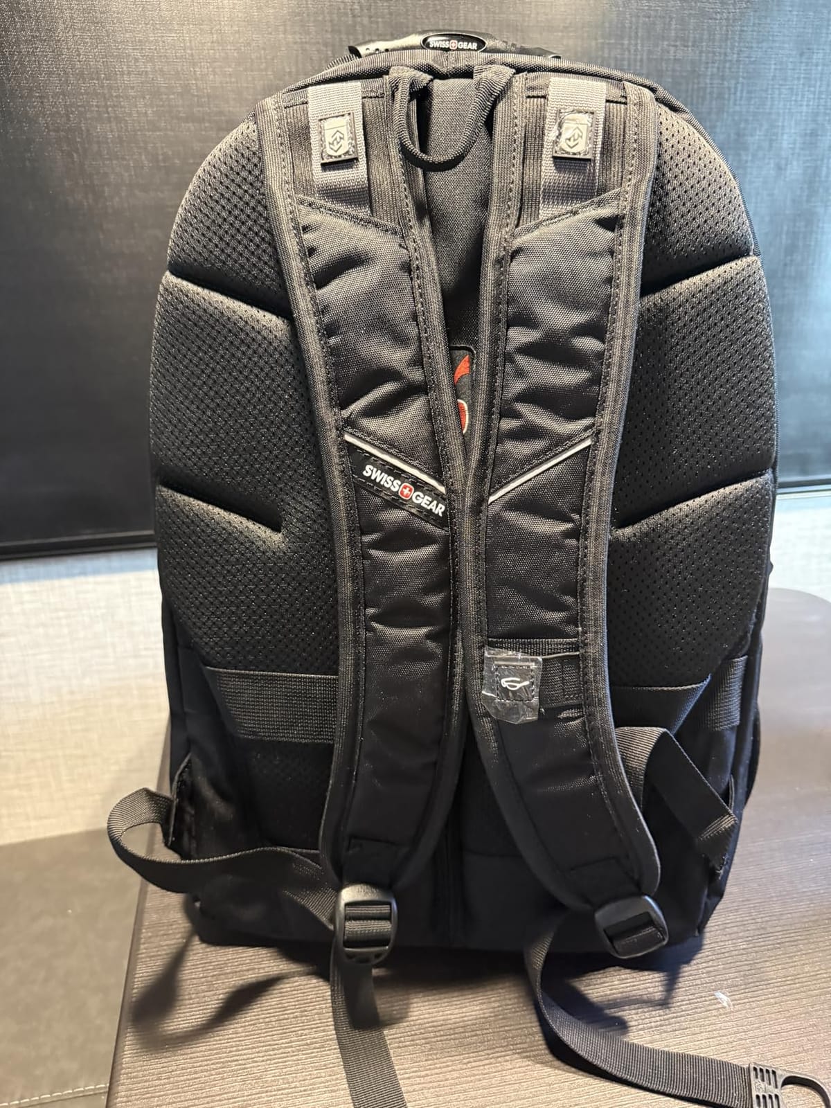SWISSGEAR 1900 ScanSmart Laptop Backpack, Fits Most 17-Inch Laptops, TSA-Friendly Lay-Flat Design, RFID Protection, and Tablet Pocket, Black, 31L, 18.5-Inch customer photo 1