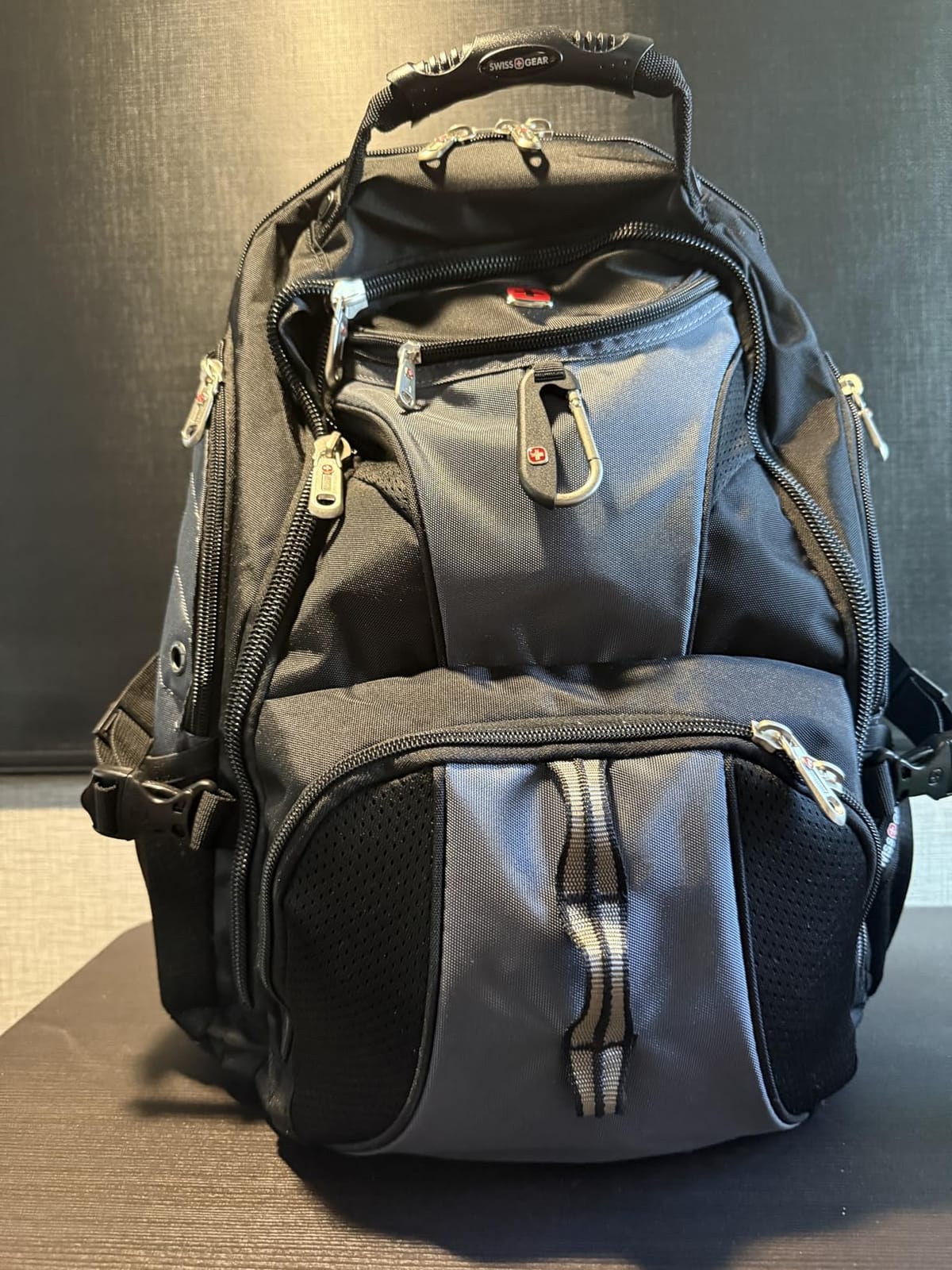 SWISSGEAR 1900 ScanSmart Laptop Backpack, Fits Most 17-Inch Laptops, TSA-Friendly Lay-Flat Design, RFID Protection, and Tablet Pocket, Black, 31L, 18.5-Inch customer photo 2