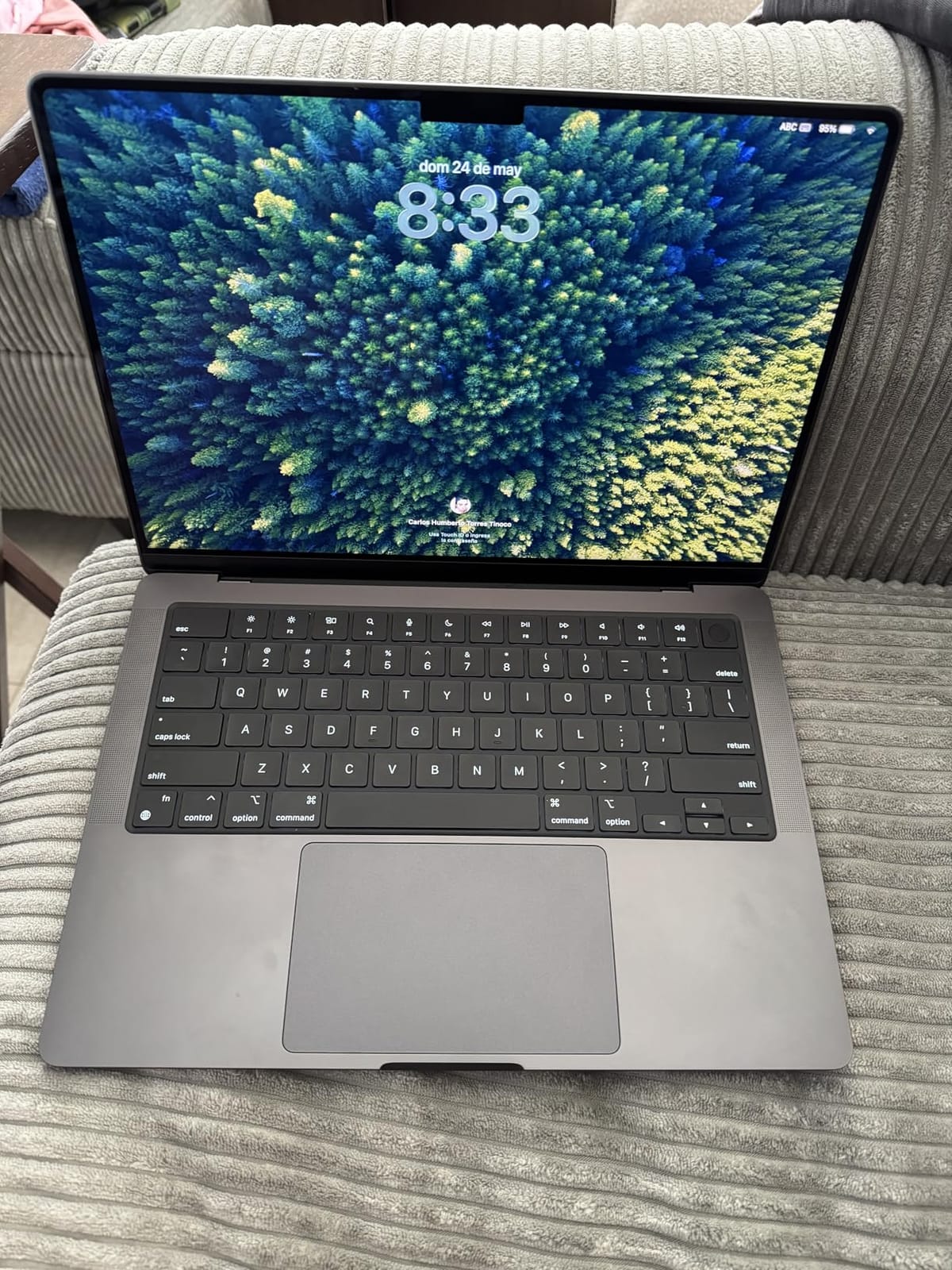 Apple 2024 MacBook Pro with Apple M4 Chip (14-inch, 16GB RAM, 512GB SSD Storage) Space Black (Renewed) customer photo 1