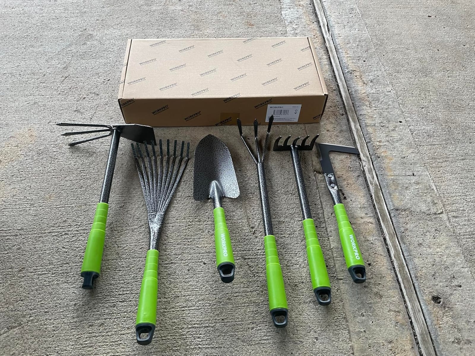 WORKPRO 6-Piece Garden Tool Set, Heavy Duty Gardening Hand Tools with Soft Rubber Handle, Including Trowel, Rakes, 2-in-1 Hoe and Crack Weeder, Ideal Gardening Gifts for Men and Women customer photo 2