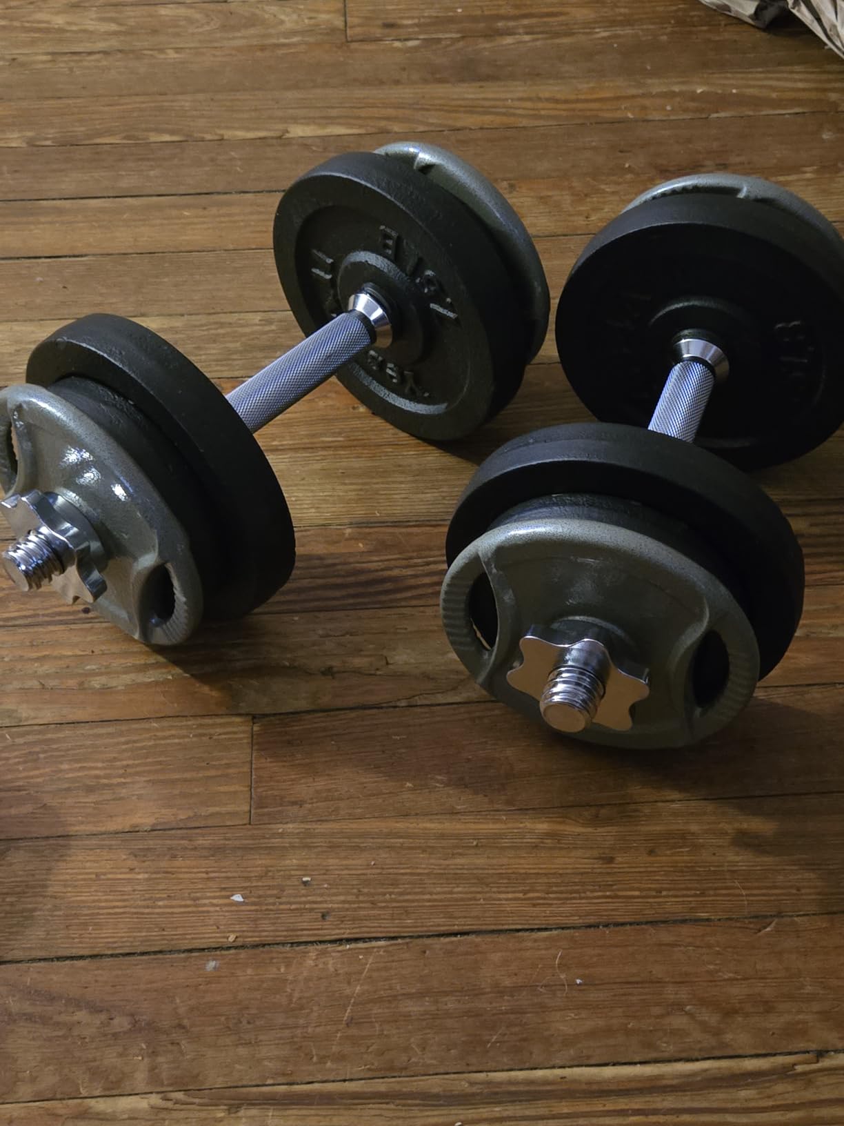 Amazon Basics 1-Inch Grip Weight Plates, Cast Iron, Strength Training, Home Gym customer photo 1
