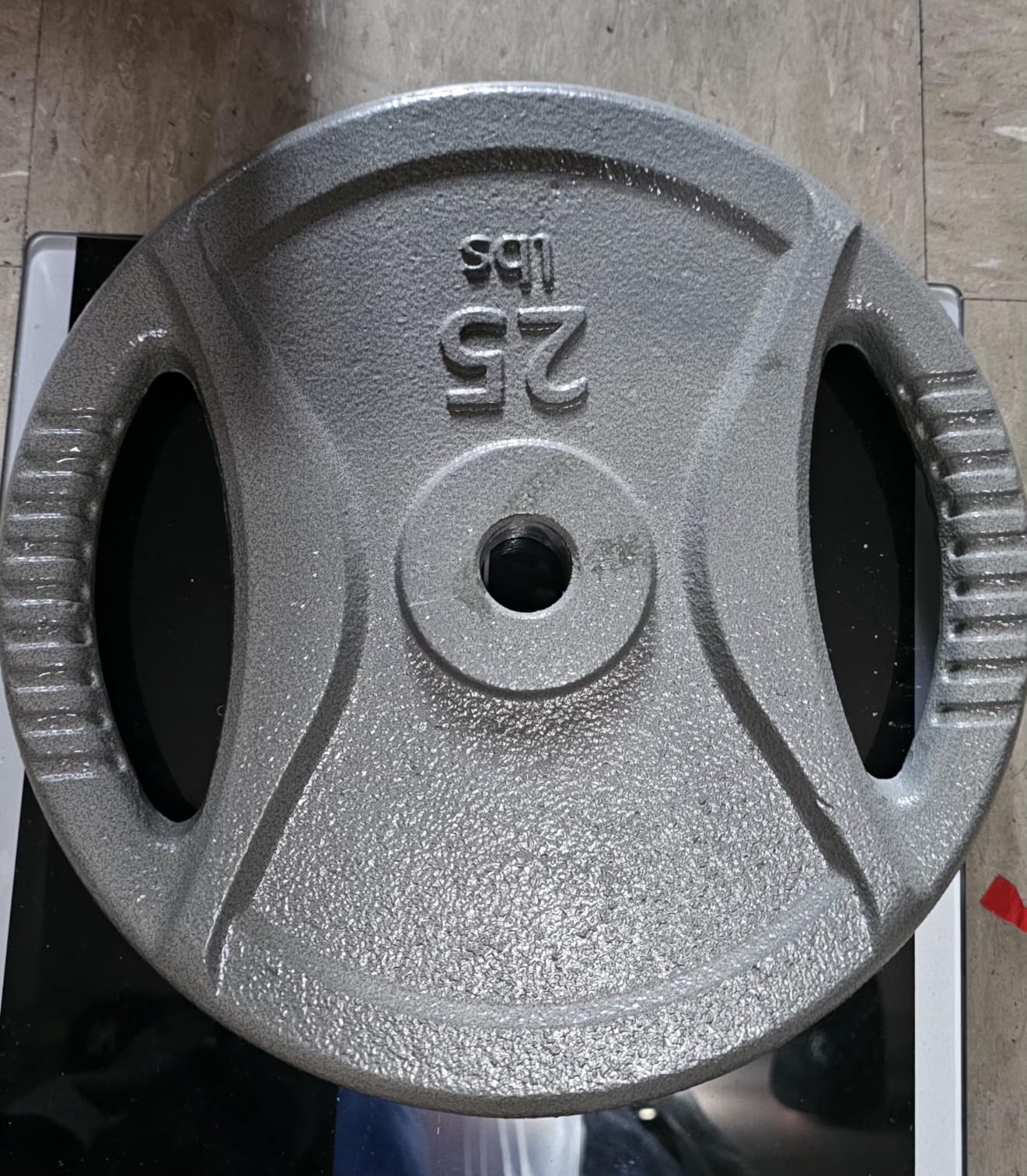 Amazon Basics 1-Inch Grip Weight Plates, Cast Iron, Strength Training, Home Gym customer photo 2