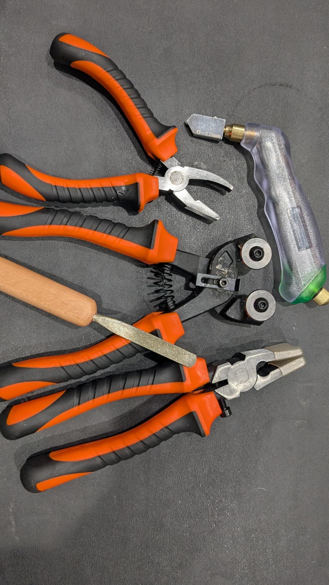 26pcs Stained Glass Kit,Glass Cutters Tools,Stained Glass Supplies,Heavy Duty Glass Running Pliers,Wheeled Glass Nippers,Breaker Grozer Pliers,Glass Cutter,for Stained Glass,Mosaics,Fusing,Breaking(3) customer photo 2