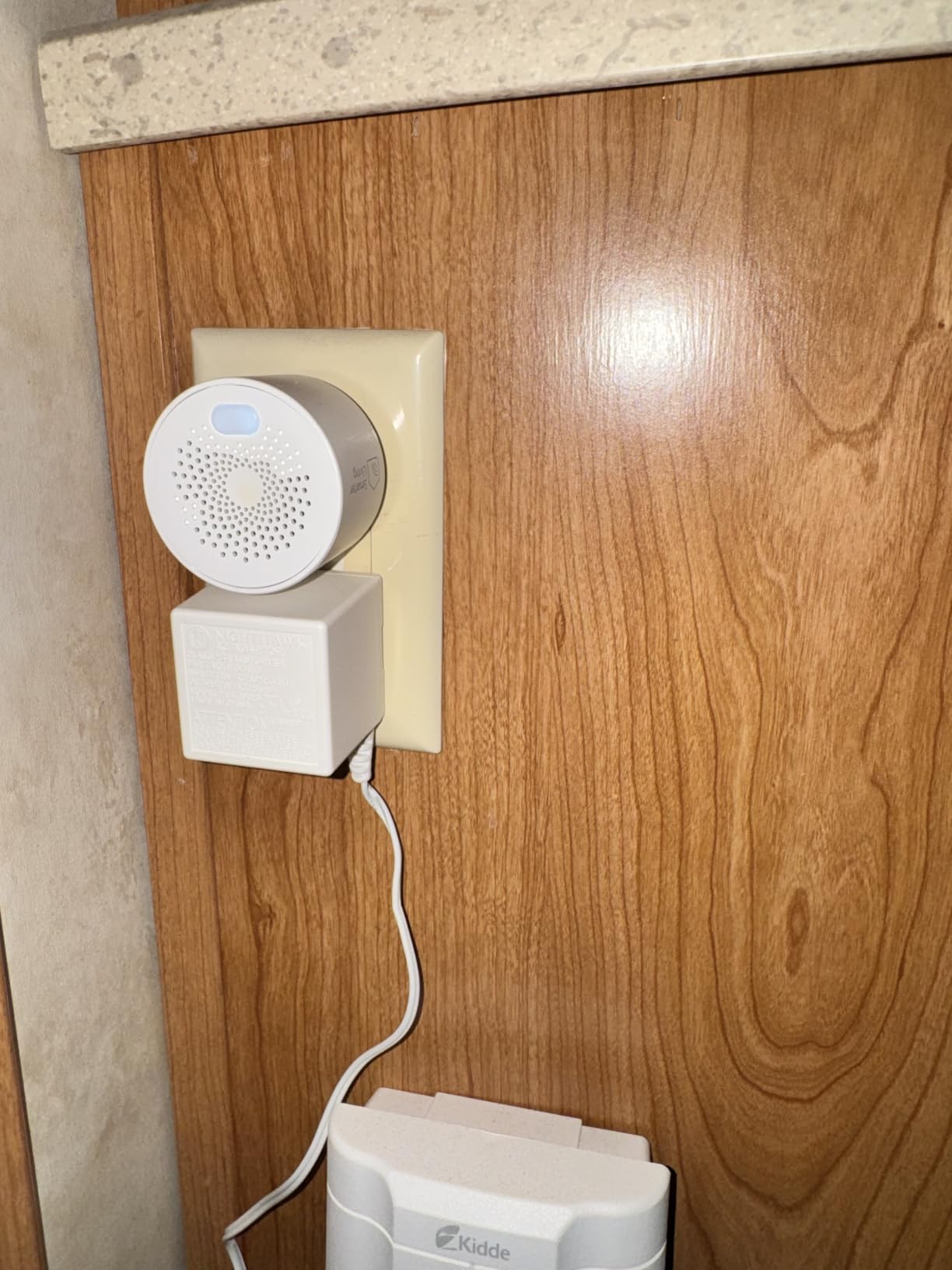 Kidde Carbon Monoxide + Explosive Gas, Natural Gas & Propane Alarm, Plug-in with 9V Battery Backup, Digital Display, 85 dB Alarm, LED Status Indicators, 3rd Edition customer photo 1
