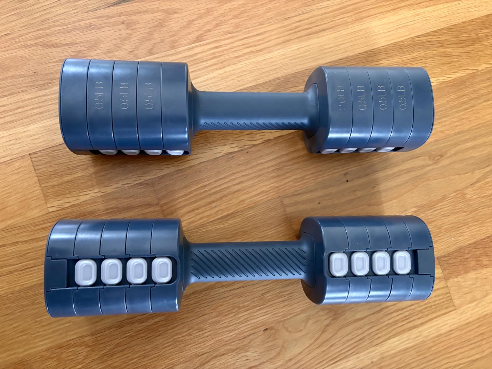 EAST MOUNT Adjustable Weight Dumbbells Set of 2, 8 in 1 Hand Weights for Women 2lb/3lb/4lb/5lb/6lb Dumbbell Weights Set 12 lbs/Pair customer photo 2