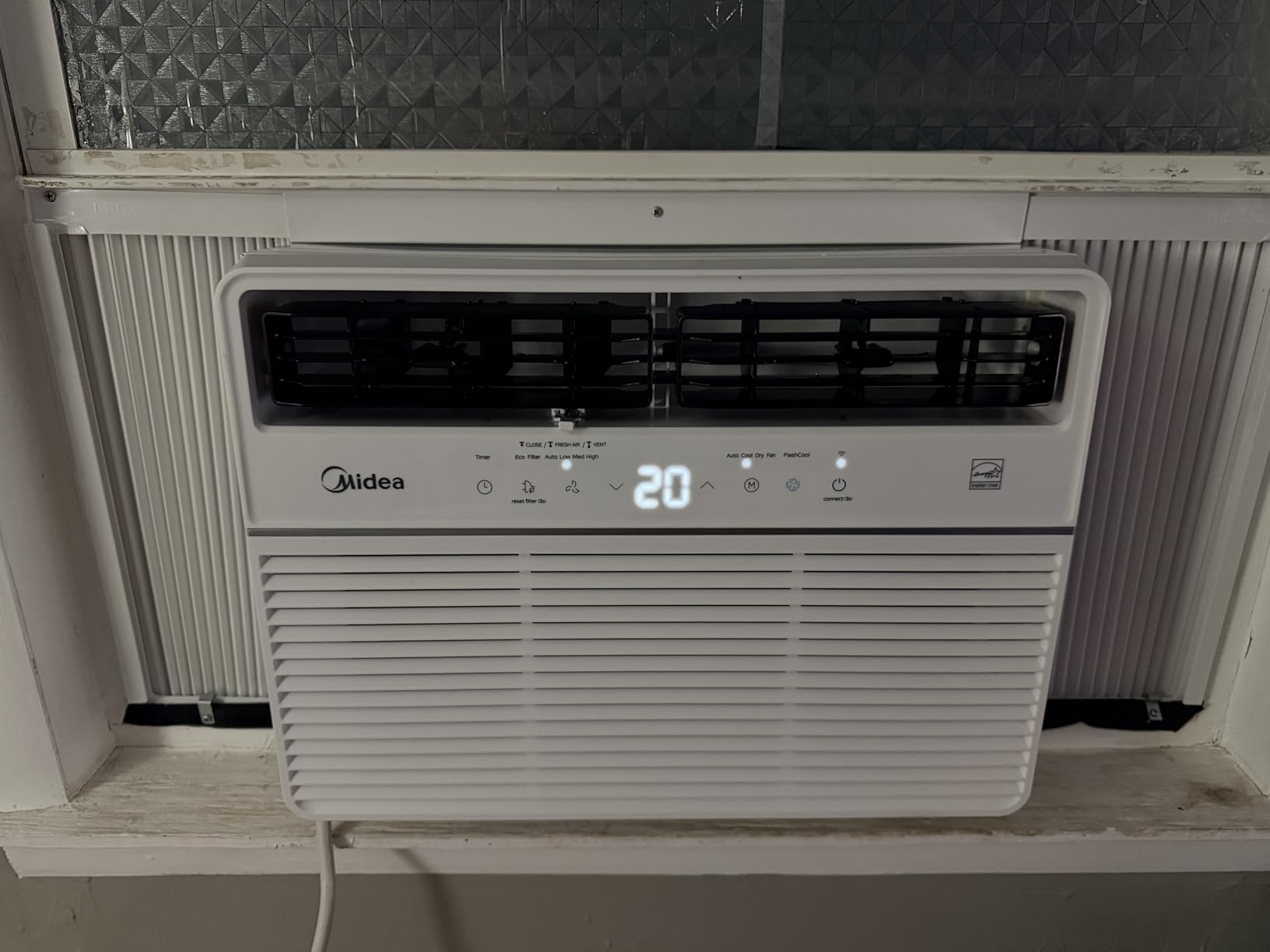 Midea 12,000 BTU Smart Inverter 115V Window Air Conditioner, 550 Sq Ft | Smart Control With App and Alexa Compatibility, Energy Saving Inverter Technology, Quiet, Remote control, Easy Installation customer photo 1