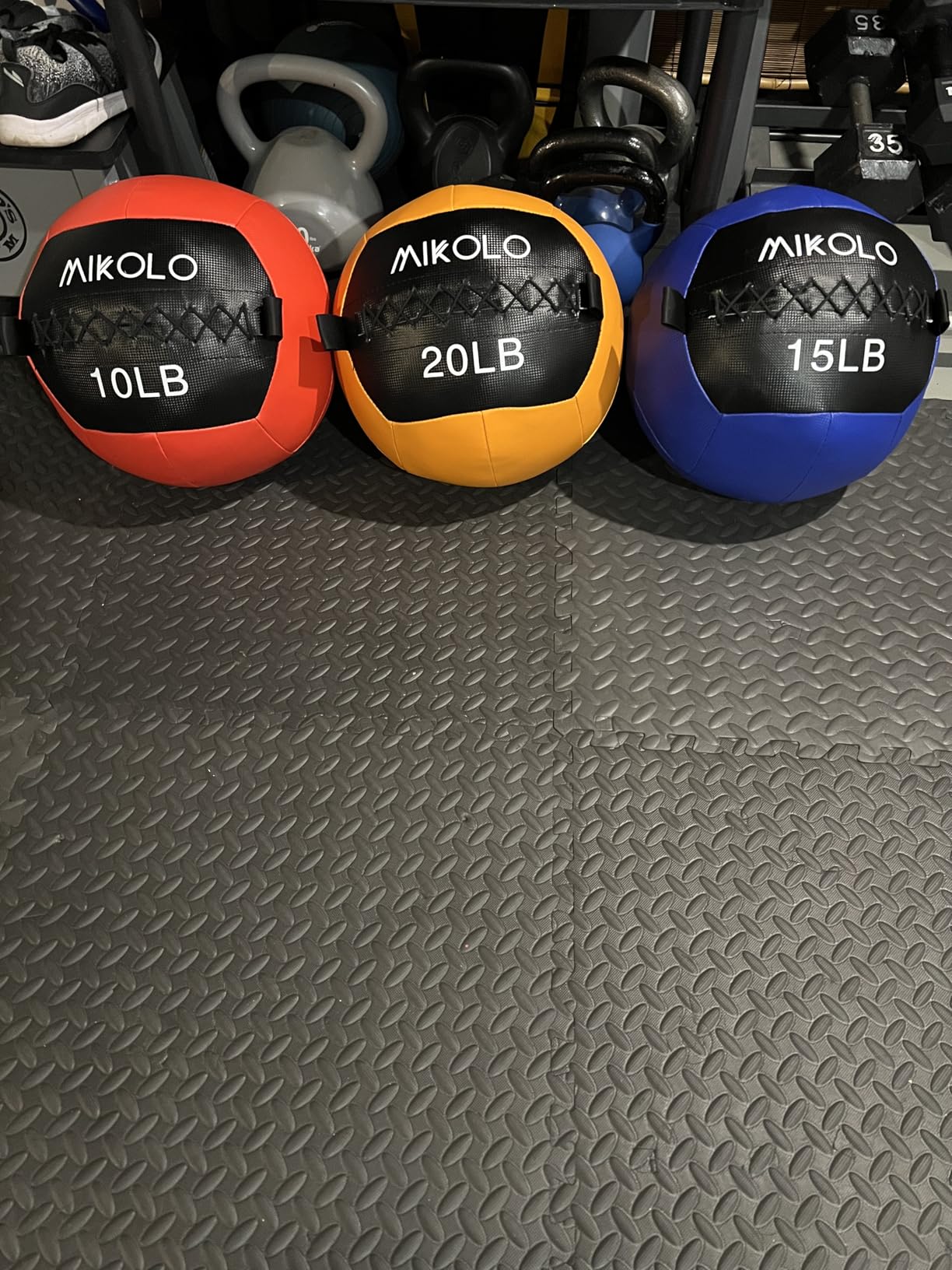 Mikolo Medicine Ball, Wall Ball, Soft Medicine Ball Set, Slam Ball for Core Training, Strength Workouts - Multi-Weight 10lbs 20lbs Exercise Balls for Home Gym, Functional Fitness (10/15/20/25LB) customer photo 1