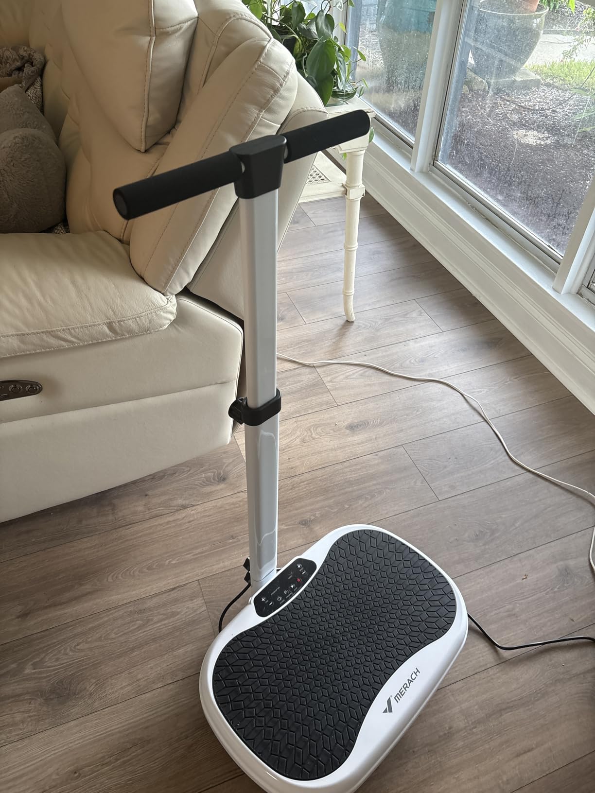 MERACH Vibration Plate Exercise Machine with Handle, 330 lbs Capacity | Adjustable Height, 55 Speeds, Vibrating Plate for Lymphatic Drainage & Weight Loss, Whole Body Fitness Equipment for Home Gym customer photo 2