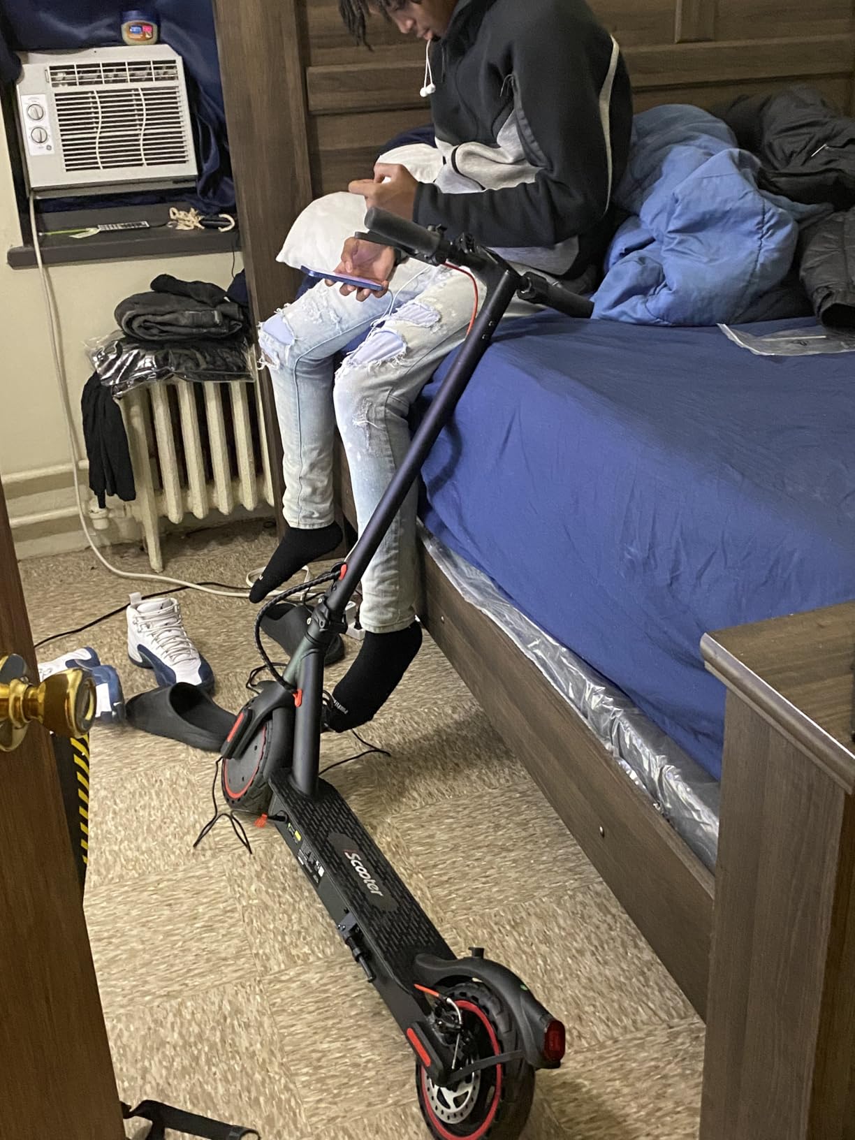 iScooter Electric Scooter for Adults&Big Kids, Portable Foldable E-Scooter | Cruise control, Smart App, dual braking, LED lights, and pneumatic tires for smooth campus, city, and daily rides customer photo 1