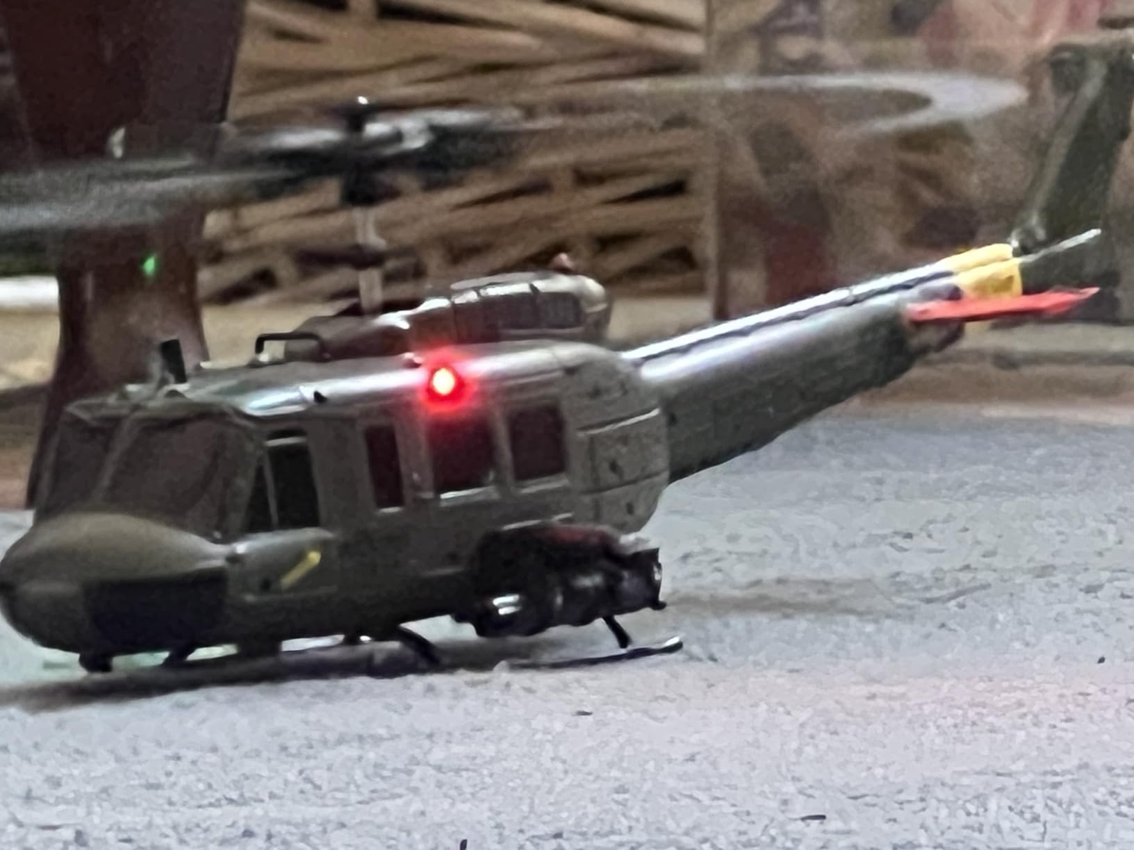 C032 UH-1 Huey RC Helicopter for Adults - 1/48 Scale 2.4G 6CH Flybarless Remote Control Helicopter Model, 3D Stunt Flight & High-Precision RC Airplane (Yellow-Blue(2 Batteries)) customer photo 1