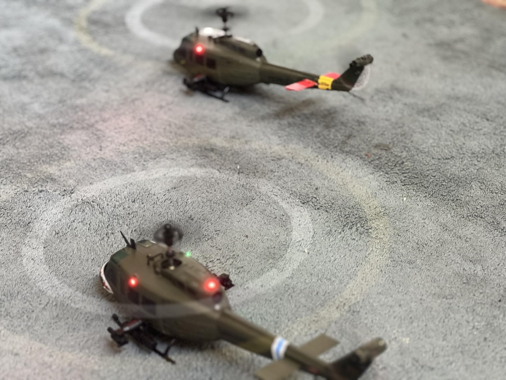 C032 UH-1 Huey RC Helicopter for Adults - 1/48 Scale 2.4G 6CH Flybarless Remote Control Helicopter Model, 3D Stunt Flight & High-Precision RC Airplane (Yellow-Blue(2 Batteries)) customer photo 2