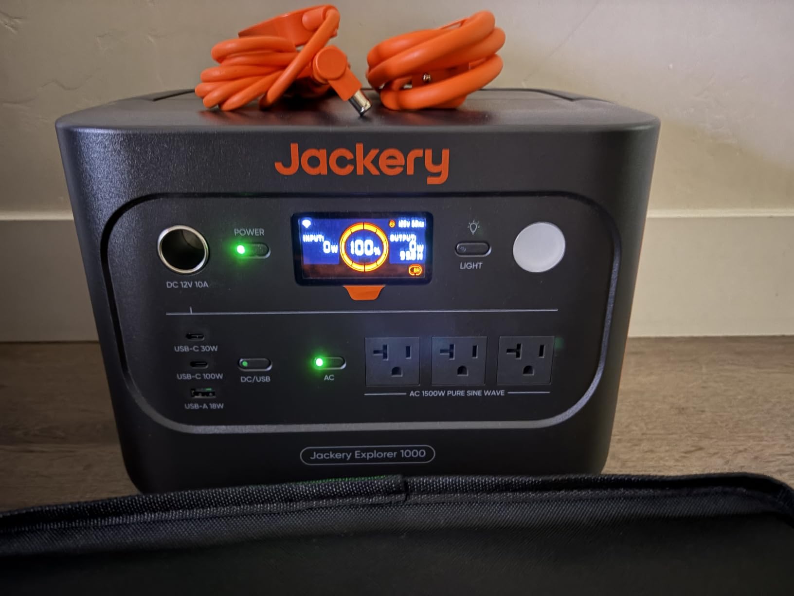 Jackery Solar Generator 1000 v2 and 100W Solar Panel,1070Wh,1500W AC | 1 Hr Fast Charge, LiFePO4 Battery, 100W USB-C Output, for Outdoor, Off-Grid Living, RV, Emergency customer photo 2