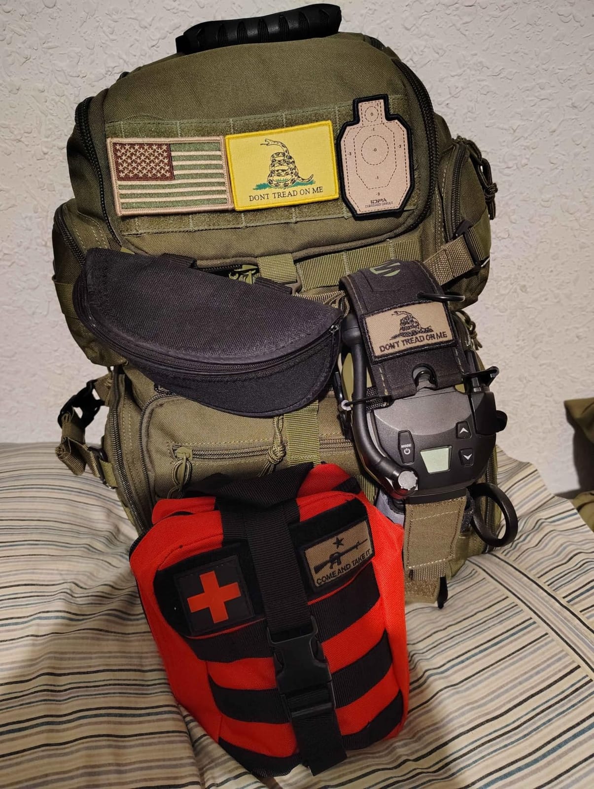 CVLIFE Tactical Range Backpack with Removable Divider, Gun Cases Bag with 4 Pistol Carrying Cases, Rucksack for Shooting (Black, Medium) customer photo 1